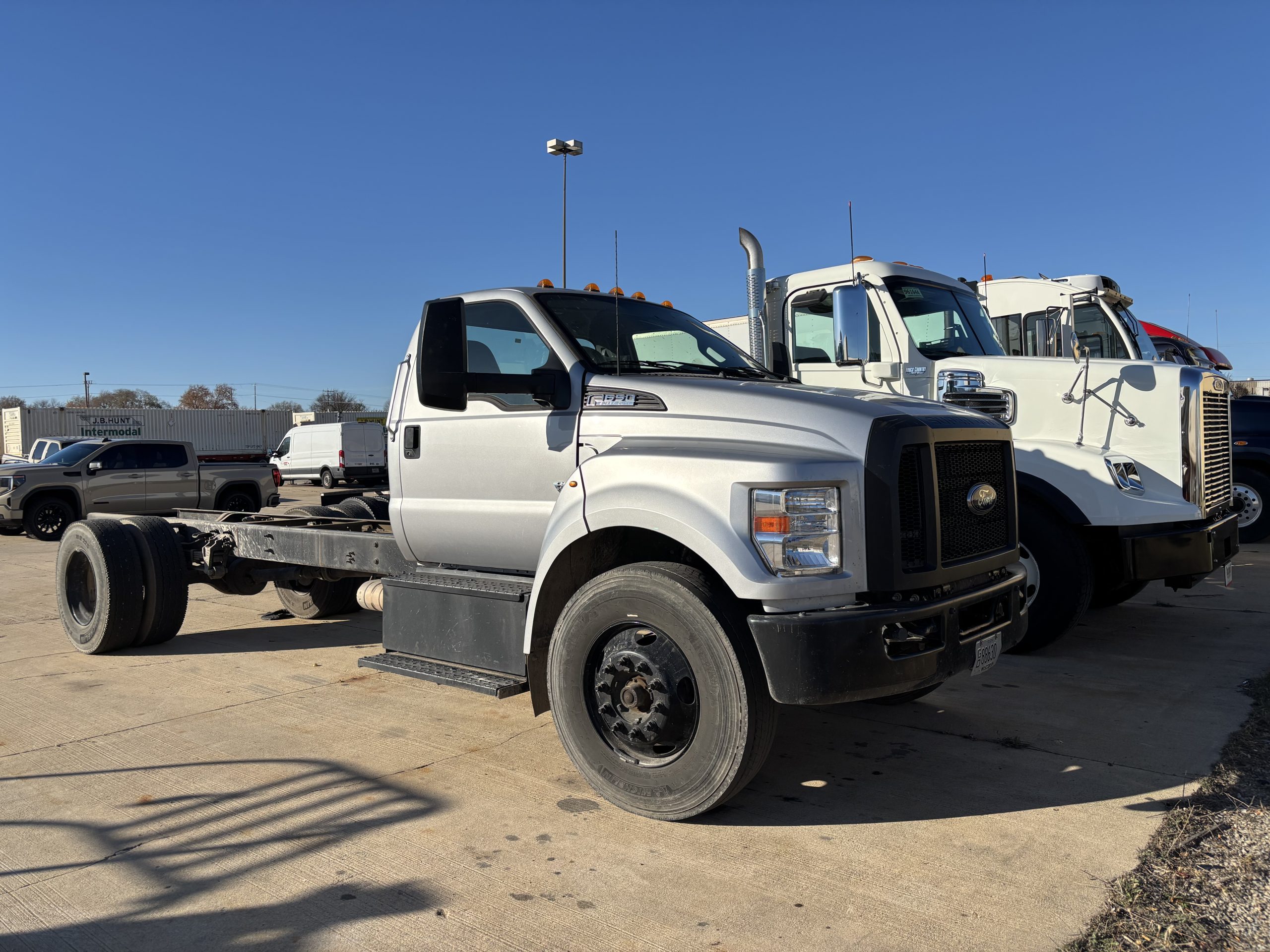 2022 Ford F650 - image 3 of 6