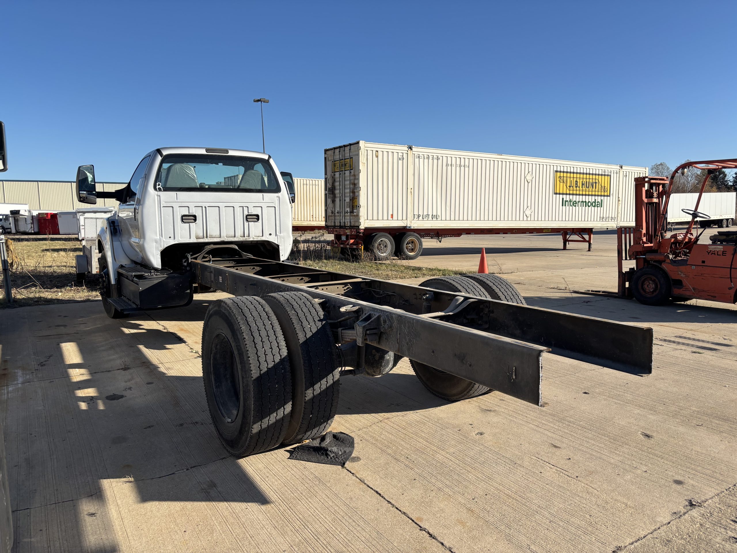 2022 Ford F650 - image 6 of 6