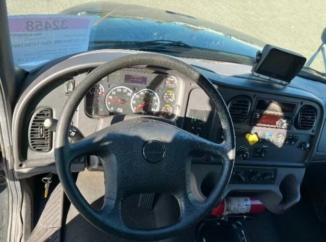 2020 Freightliner M280 - image 2 of 5