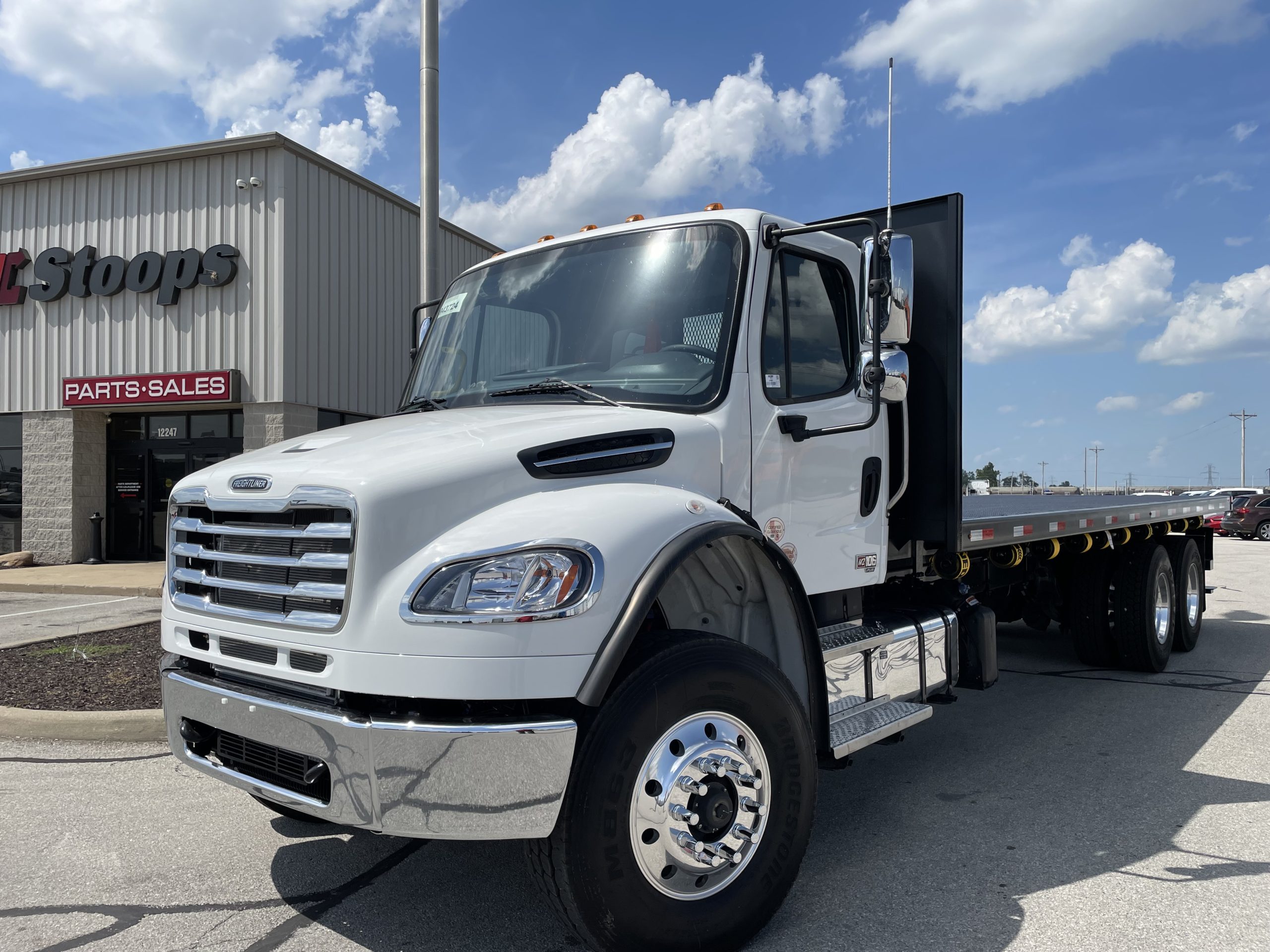 2026 Freightliner M2 106 - image 1