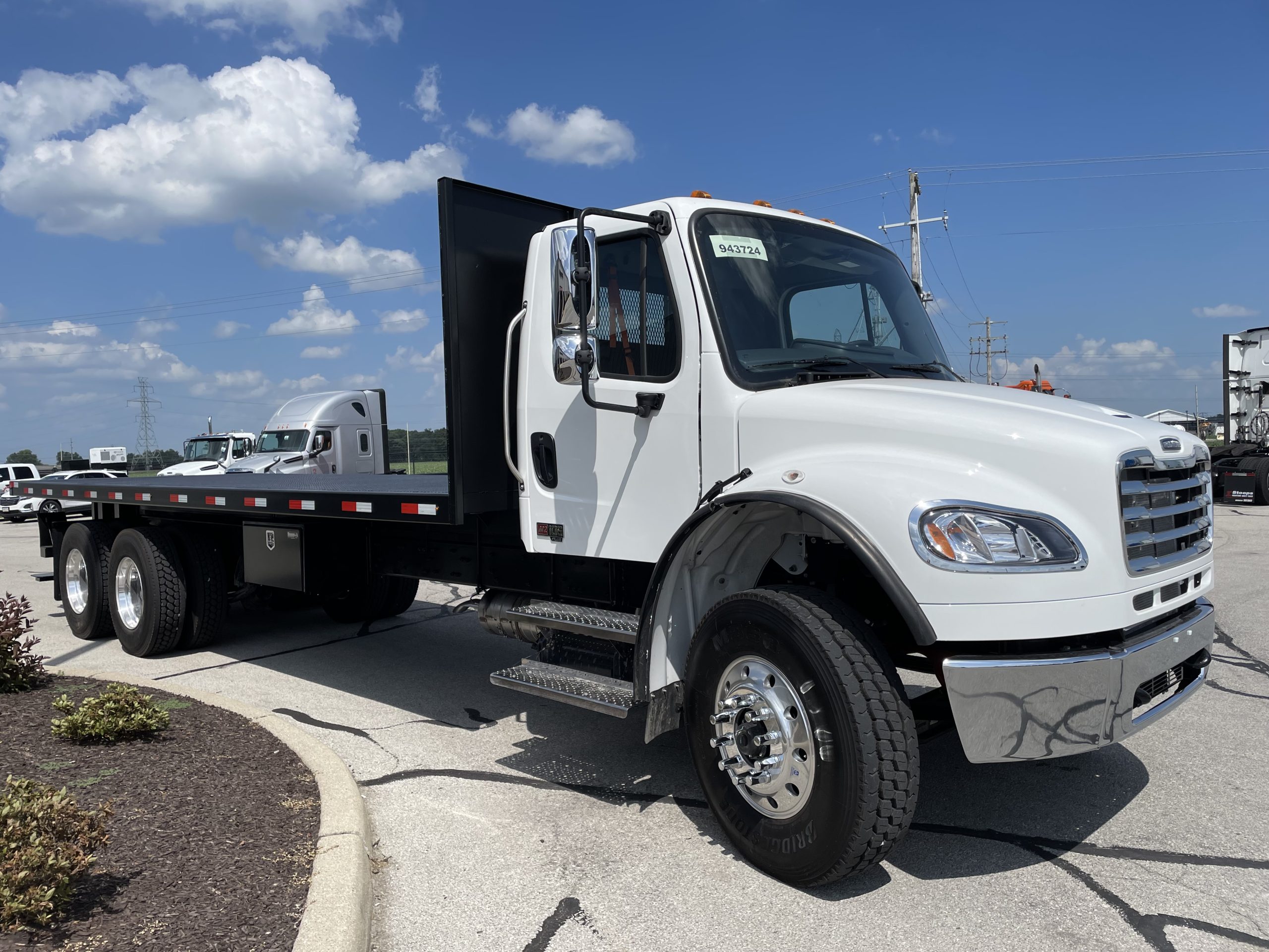 2026 Freightliner M2 106 - image 3