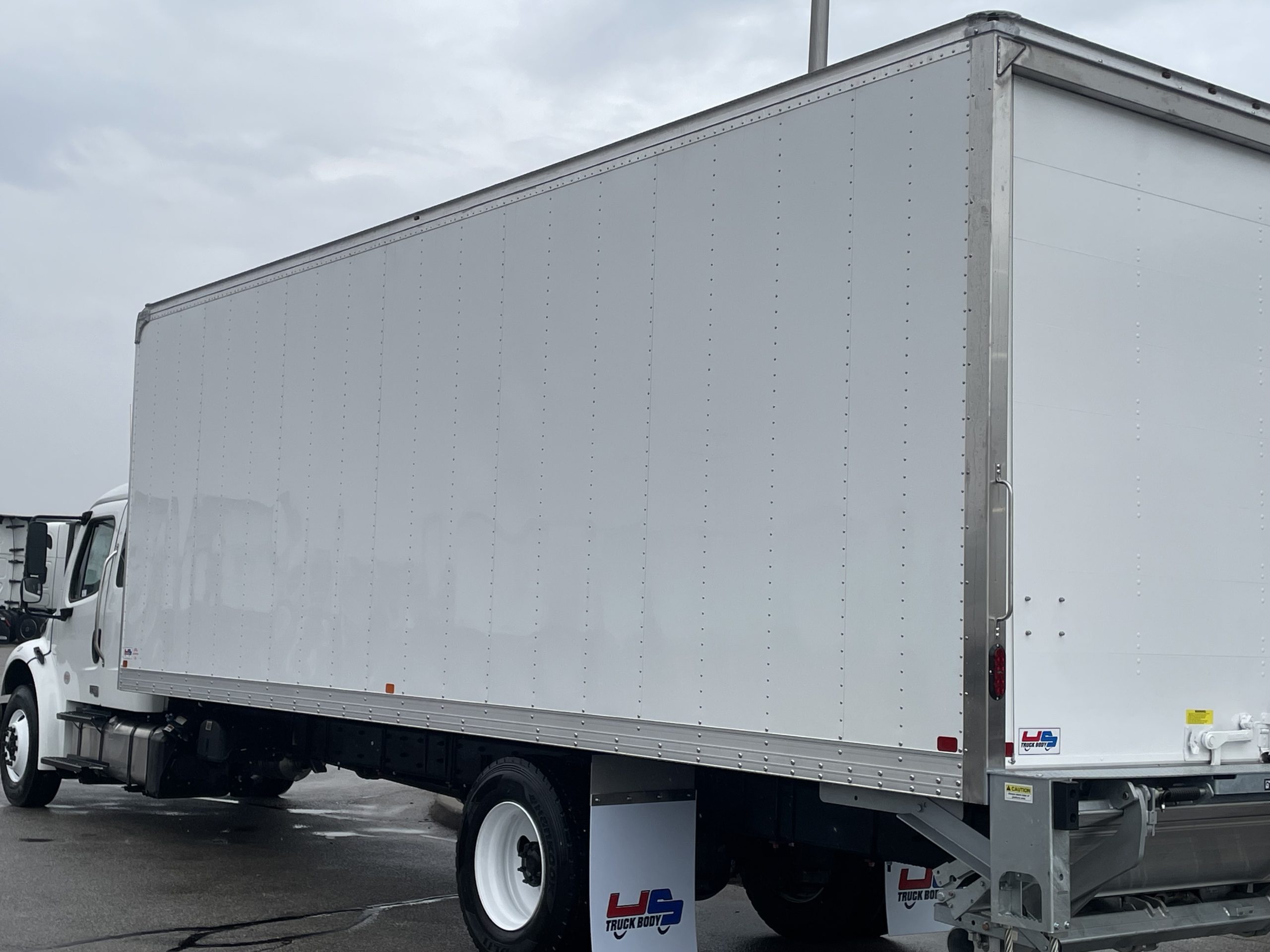 2026 Freightliner M2 106+ - image 4 of 6