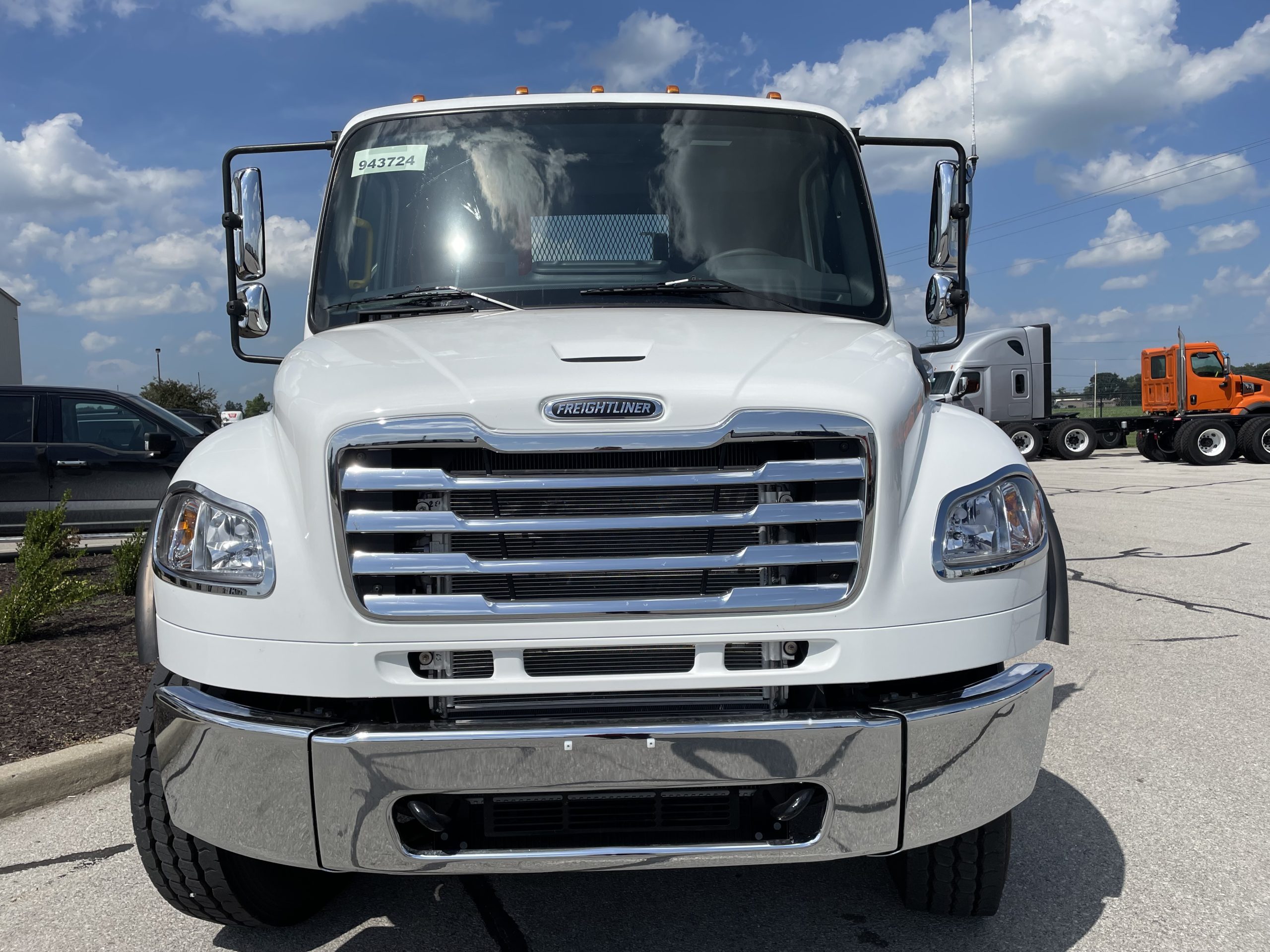 2026 Freightliner M2 106 - image 2