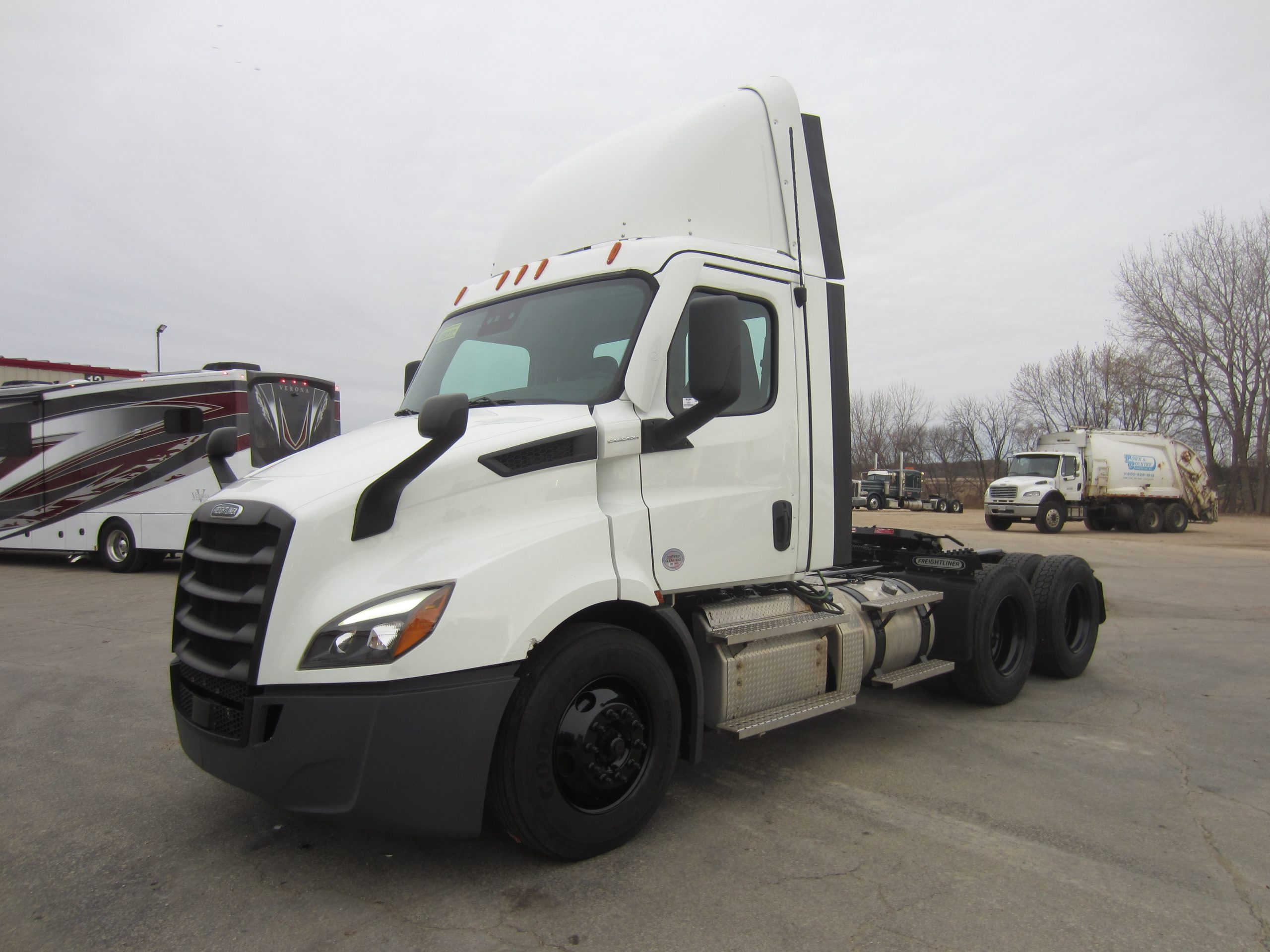 2021 Freightliner PE116 2021 Freightliner PE116 - image 1 of 6