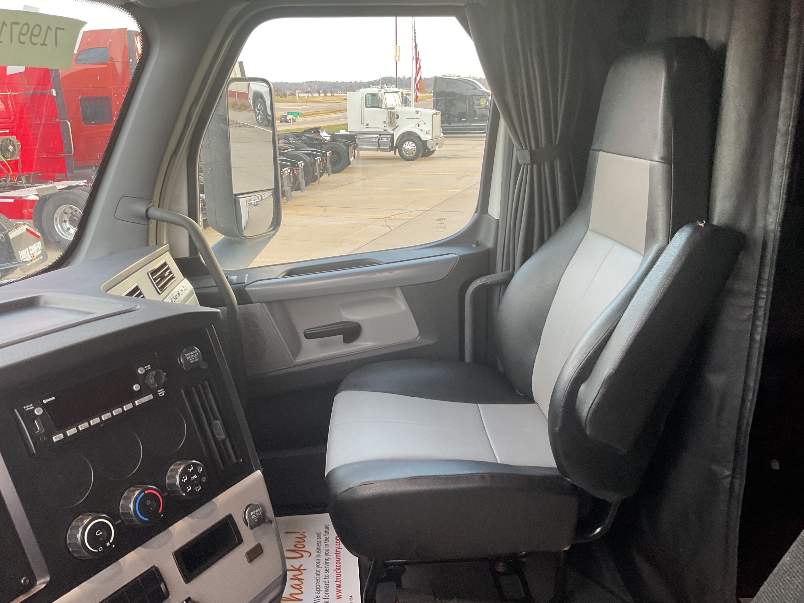 2022 Freightliner - image 6