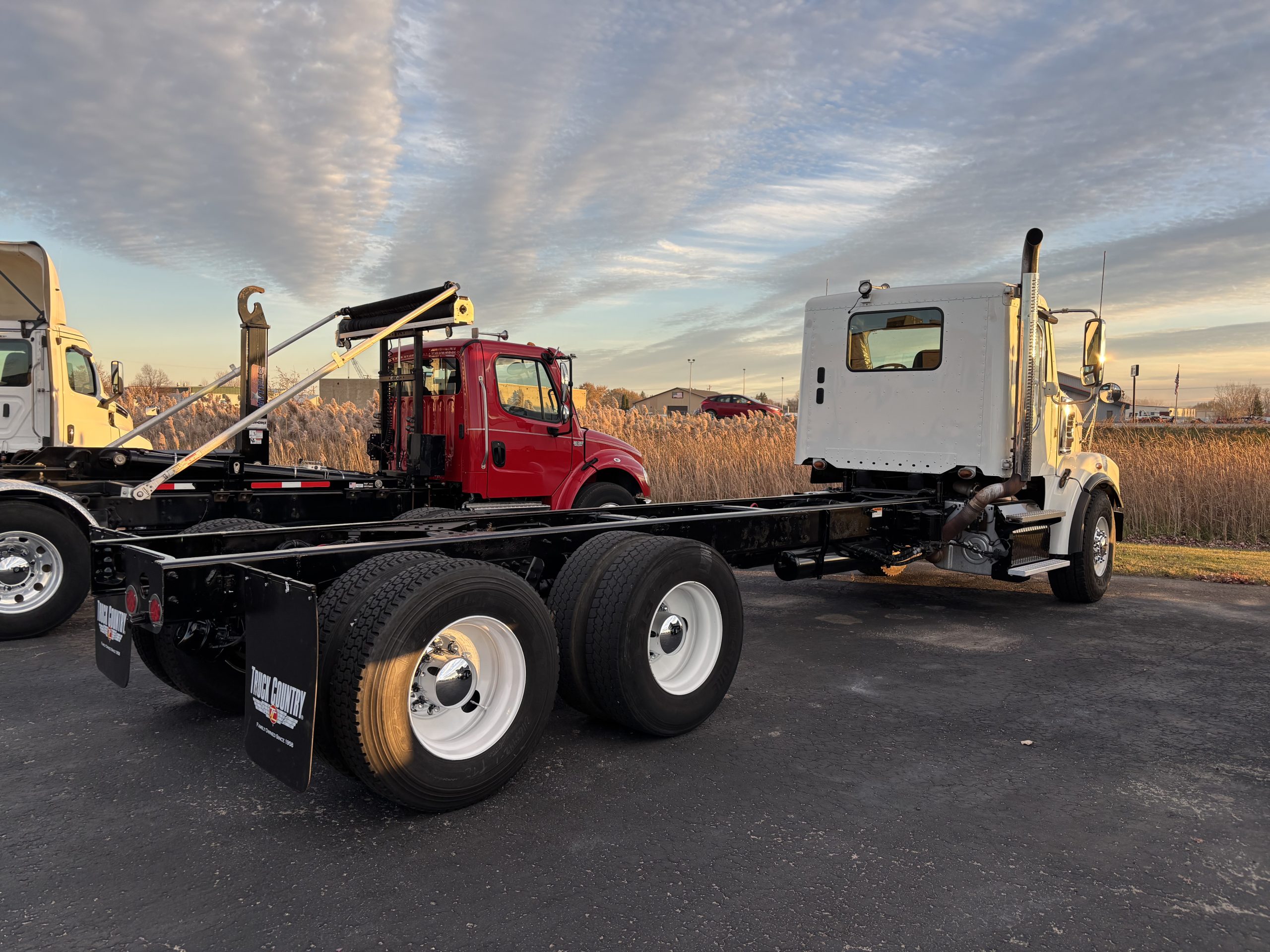 2014 Freightliner 122SD - image 6 of 6