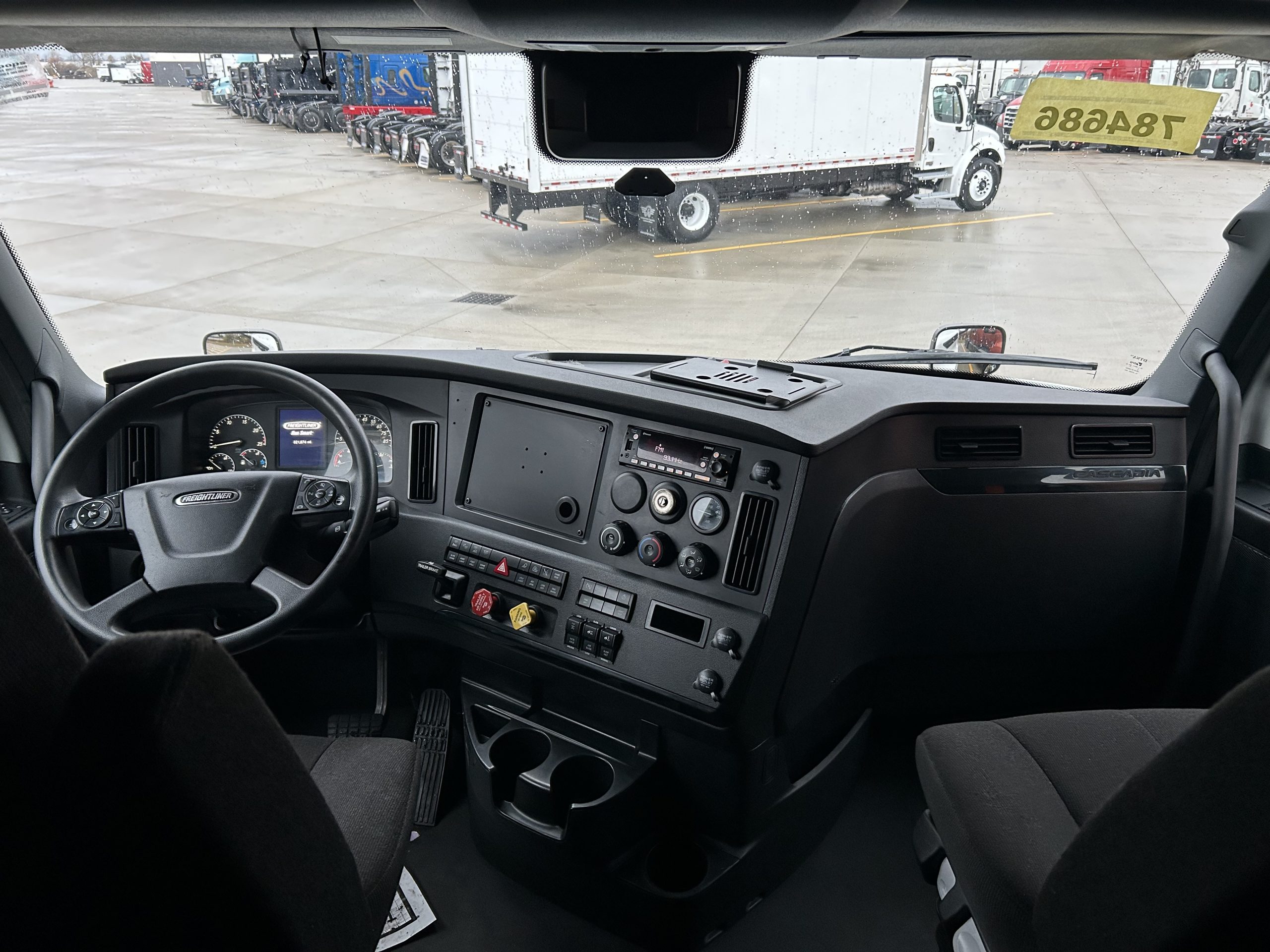 2023 Freightliner - image 5