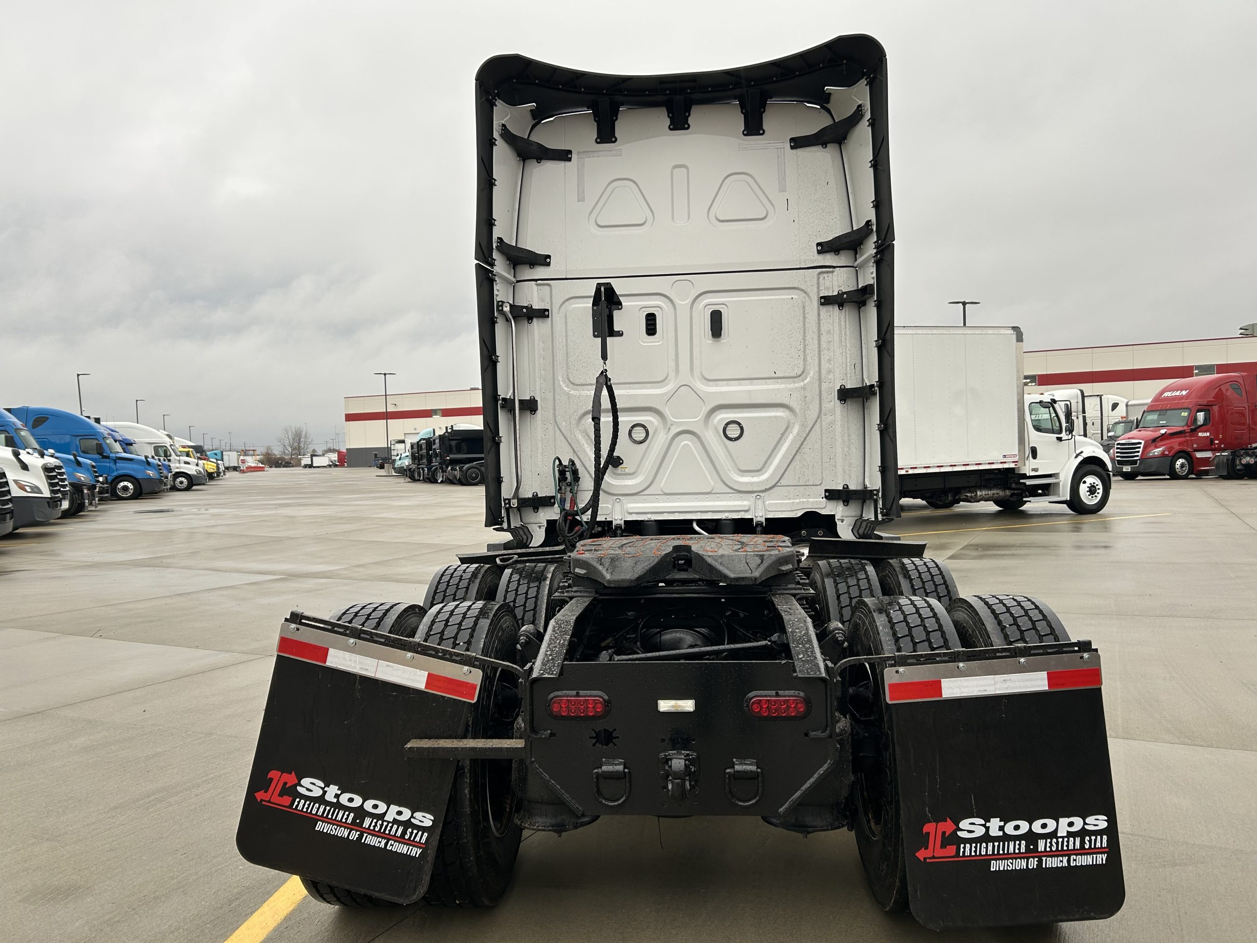 2023 Freightliner - image 4