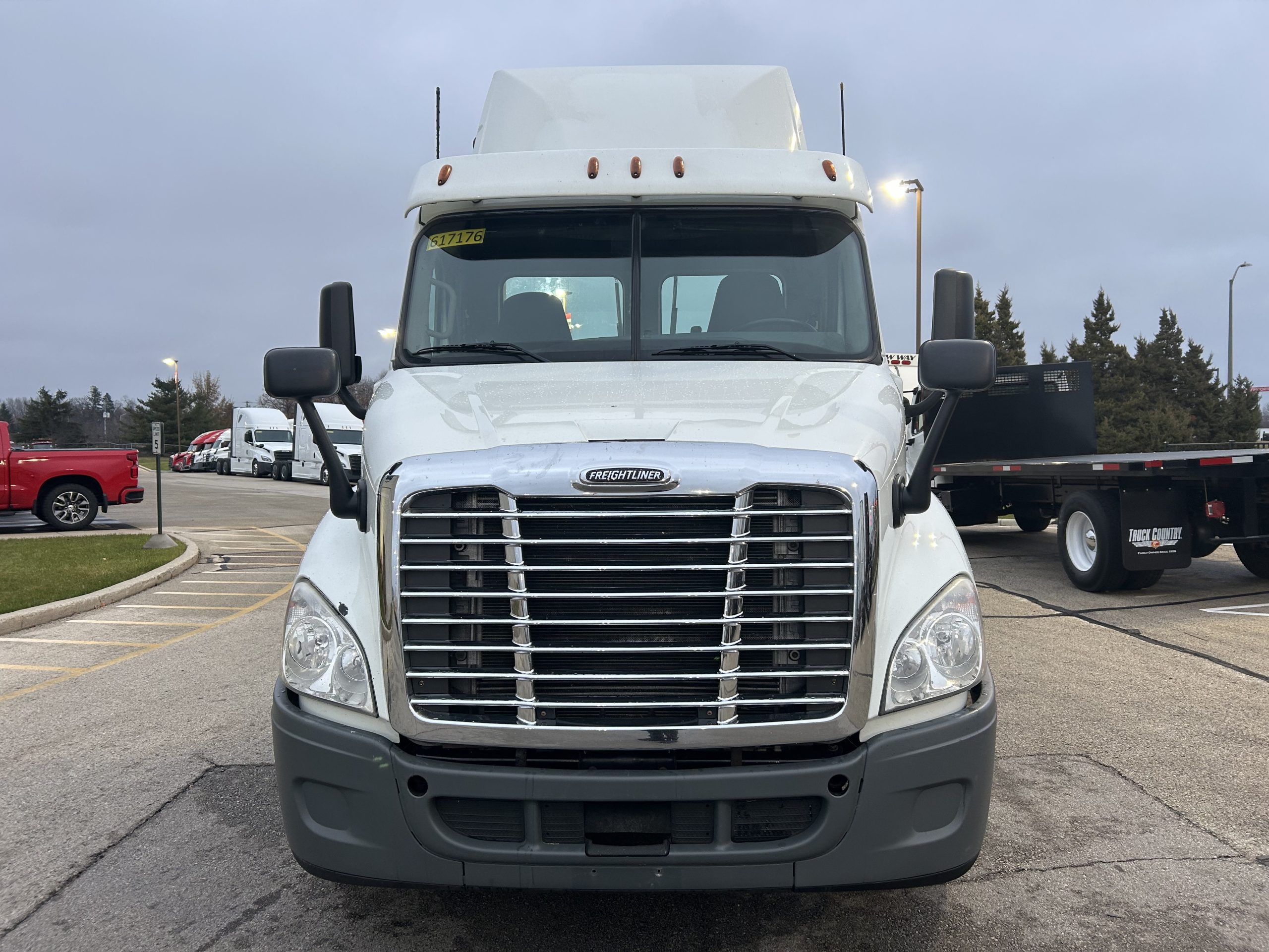 2020 Freightliner CA113 2020 Freightliner CA113 - image 2 of 6