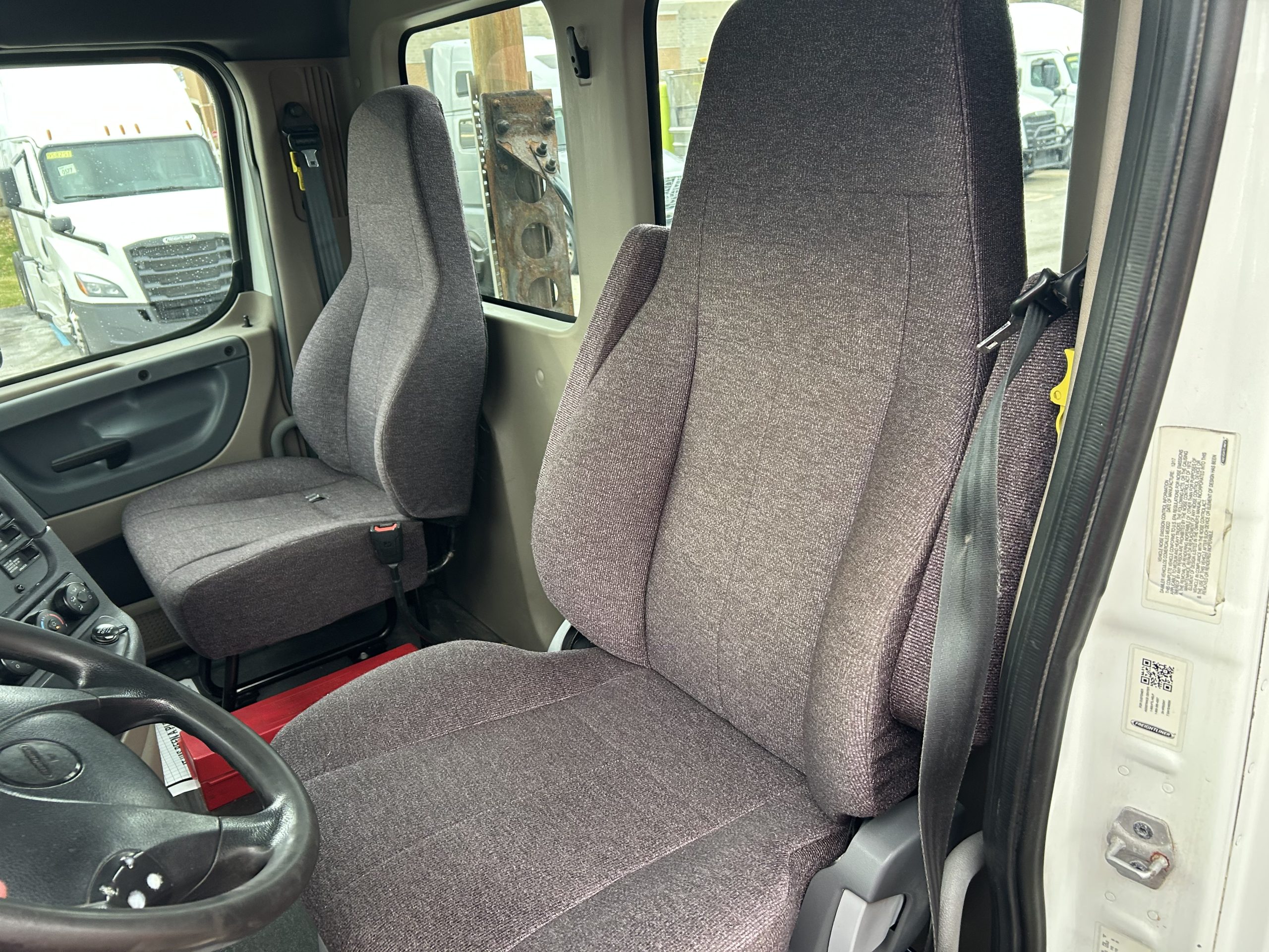 2018 Freightliner CA113 2018 Freightliner CA113 - image 6 of 6