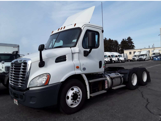 2018 Freightliner CA125 2018 Freightliner CA125 - image 1 of 1
