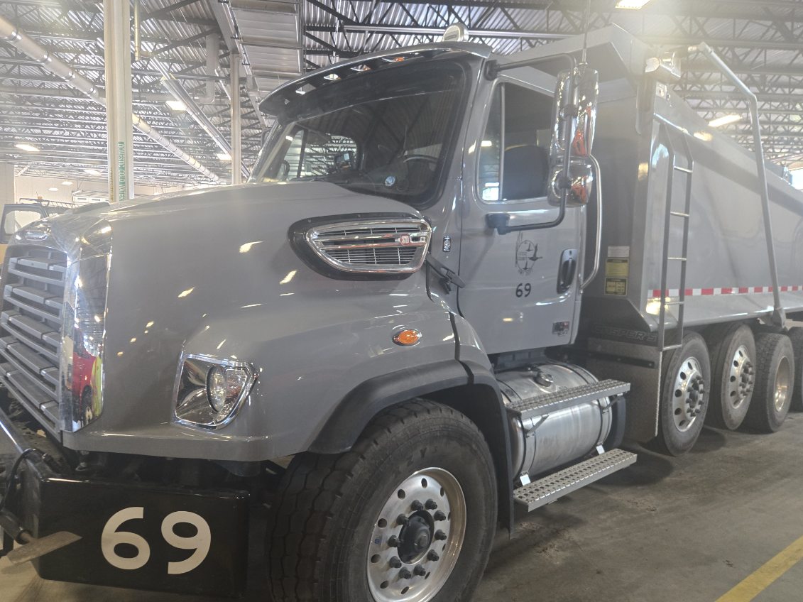 2024 Freightliner 114SD - image 2 of 6