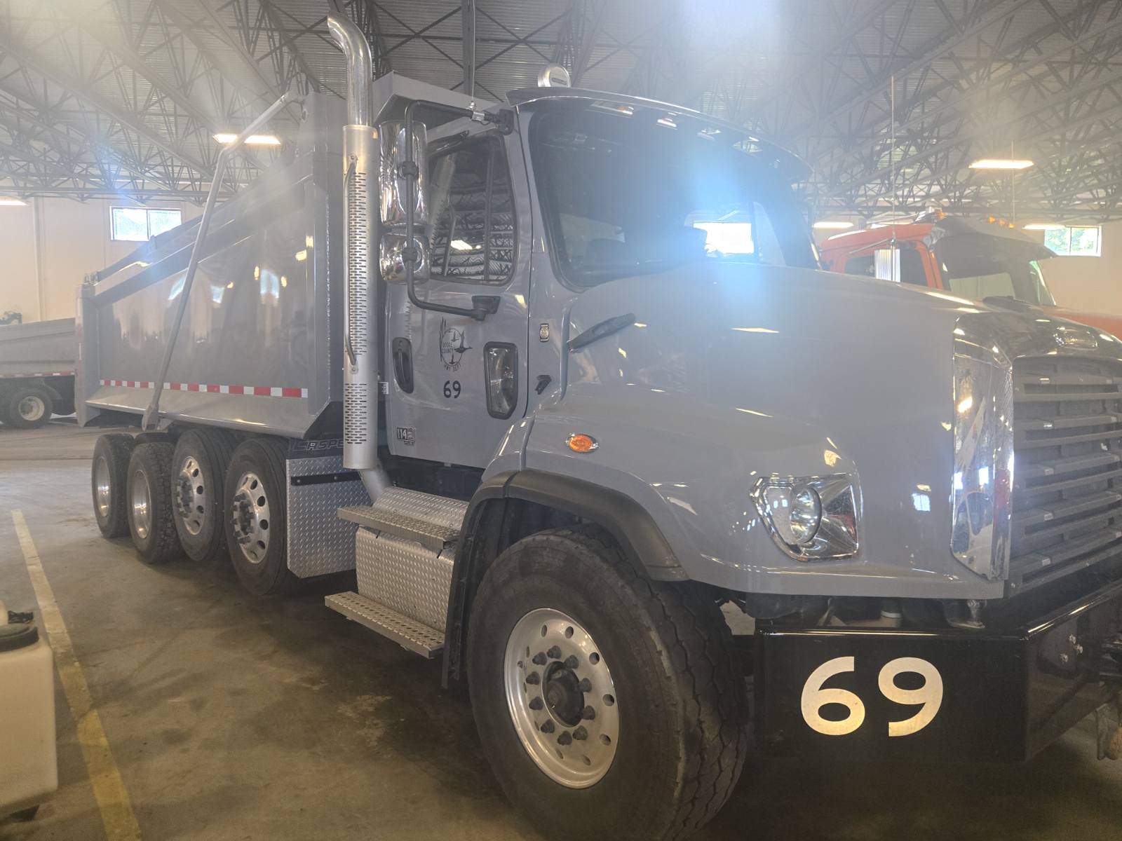 2024 Freightliner 114SD - image 4 of 6