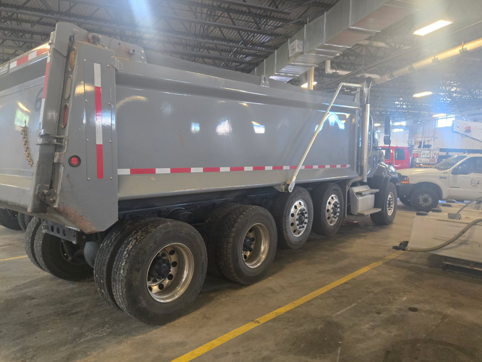 2024 Freightliner 114SD - image 5 of 6