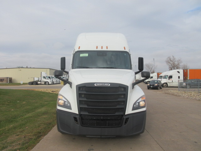 2023 Freightliner PT126 2023 Freightliner PT126 - image 2 of 6