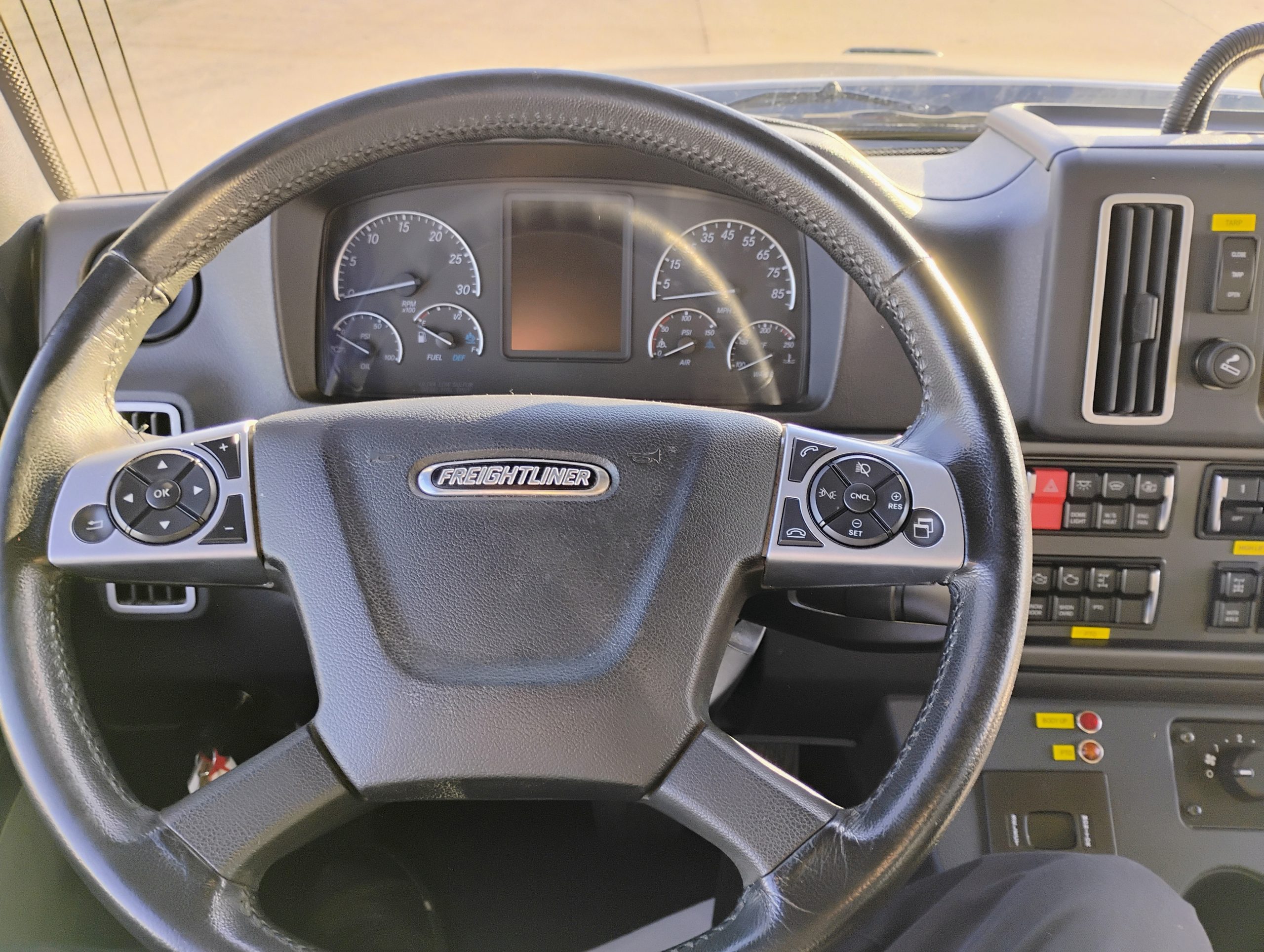 2024 Freightliner 114SD - image 5 of 6