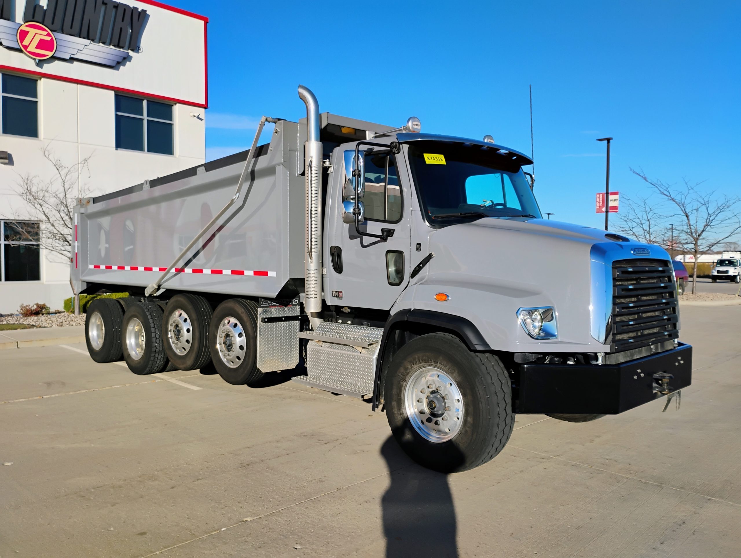 2024 Freightliner 114SD - image 6 of 6