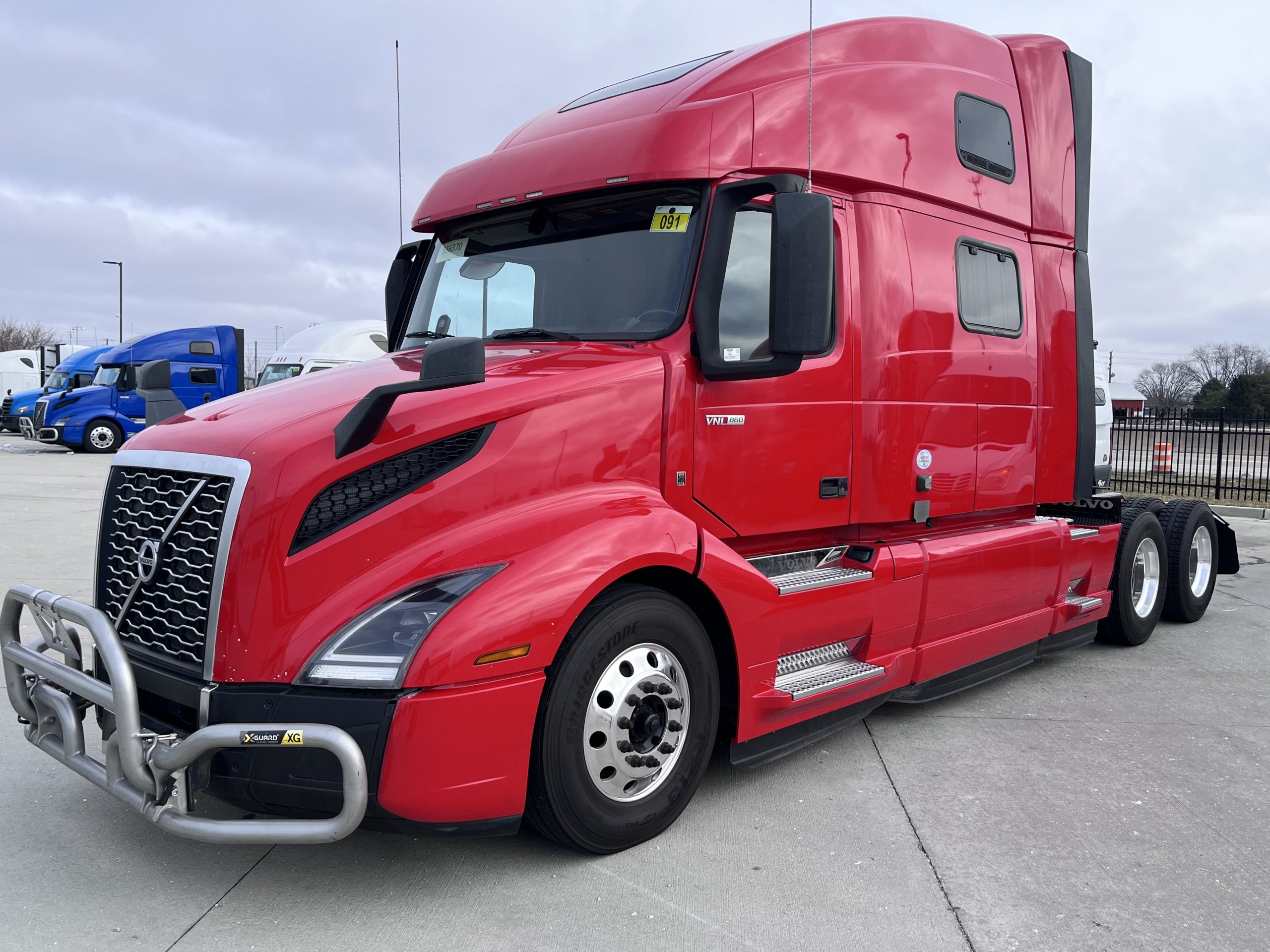 2022 Volvo VNL 860 - image 1