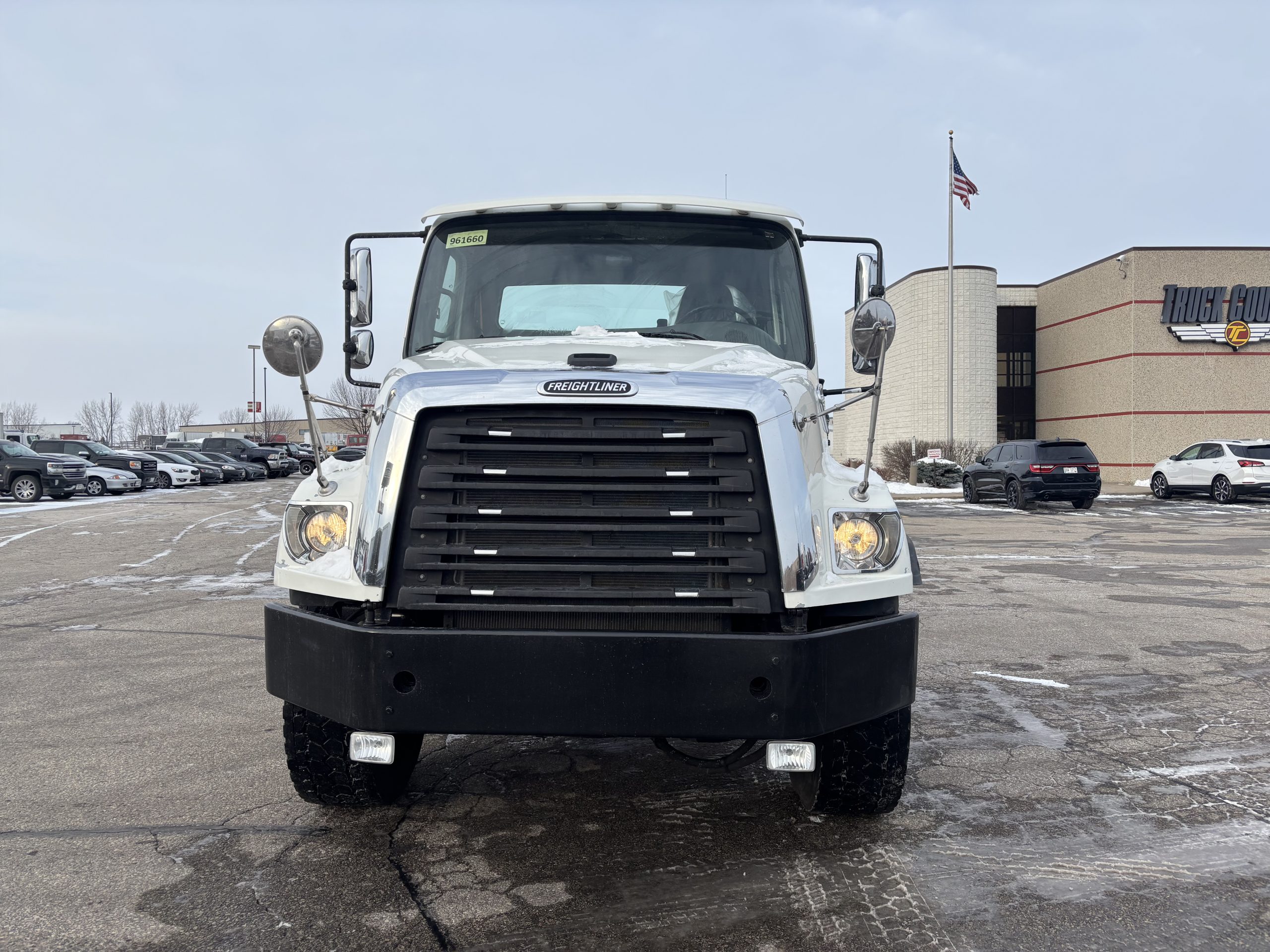 2017 Freightliner 114SD - image 2 of 6