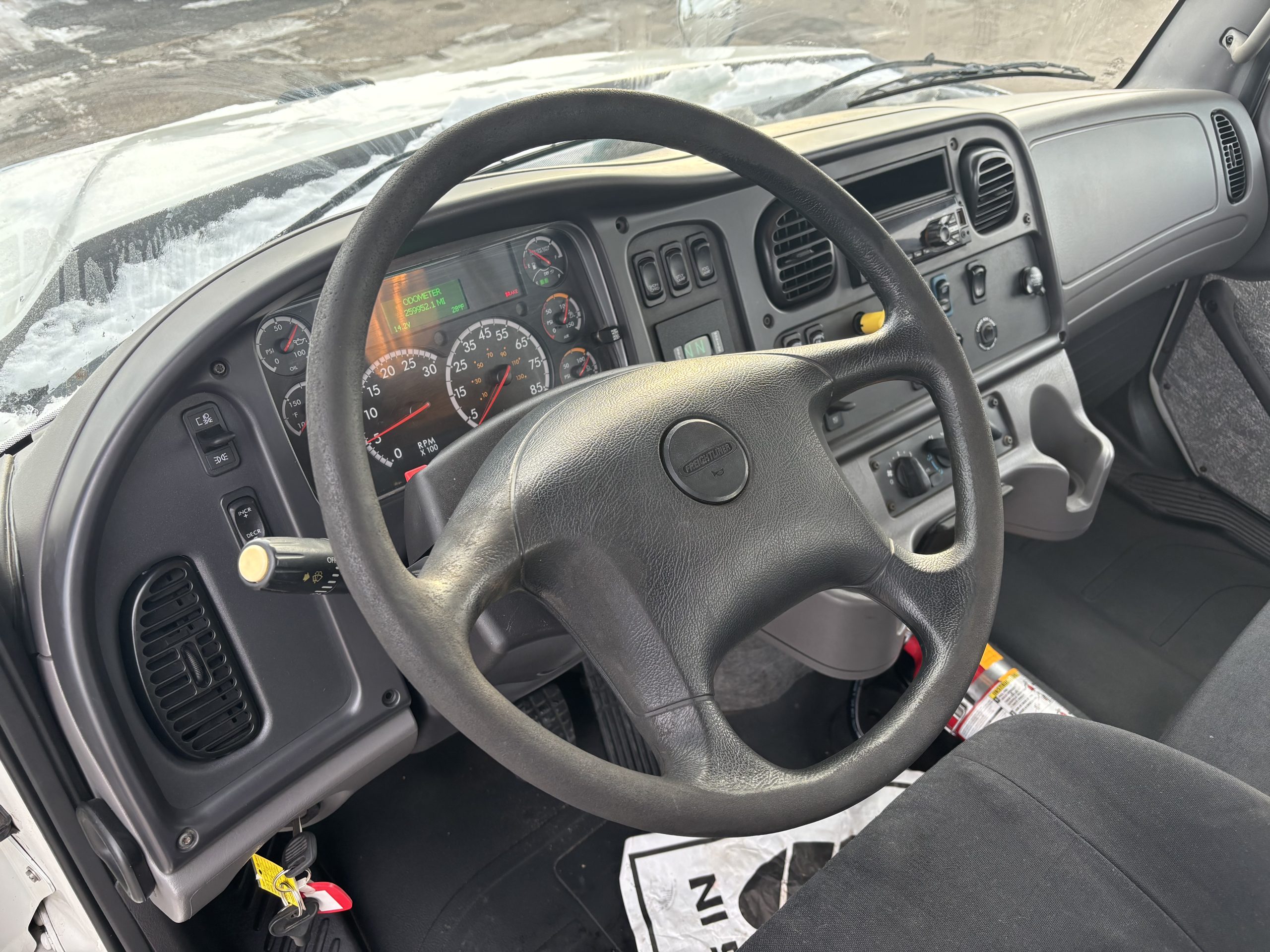 2017 Freightliner 114SD - image 4 of 6