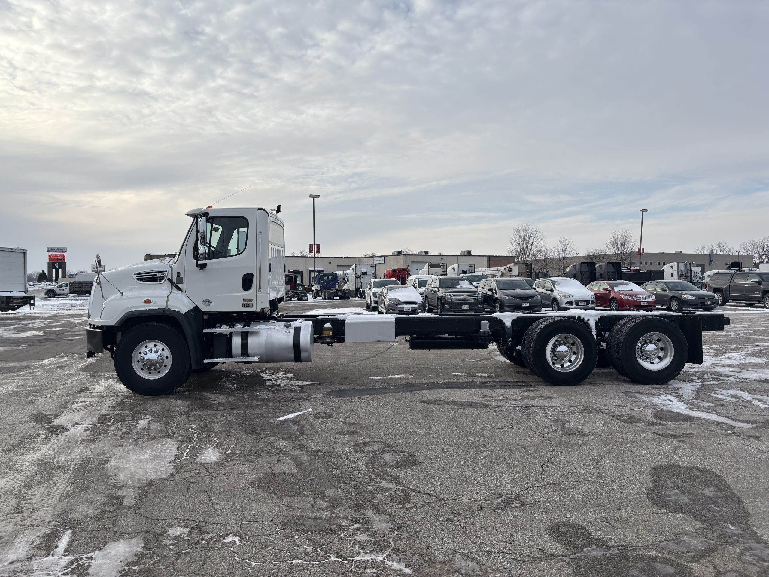 2017 Freightliner 114SD - image 5 of 6