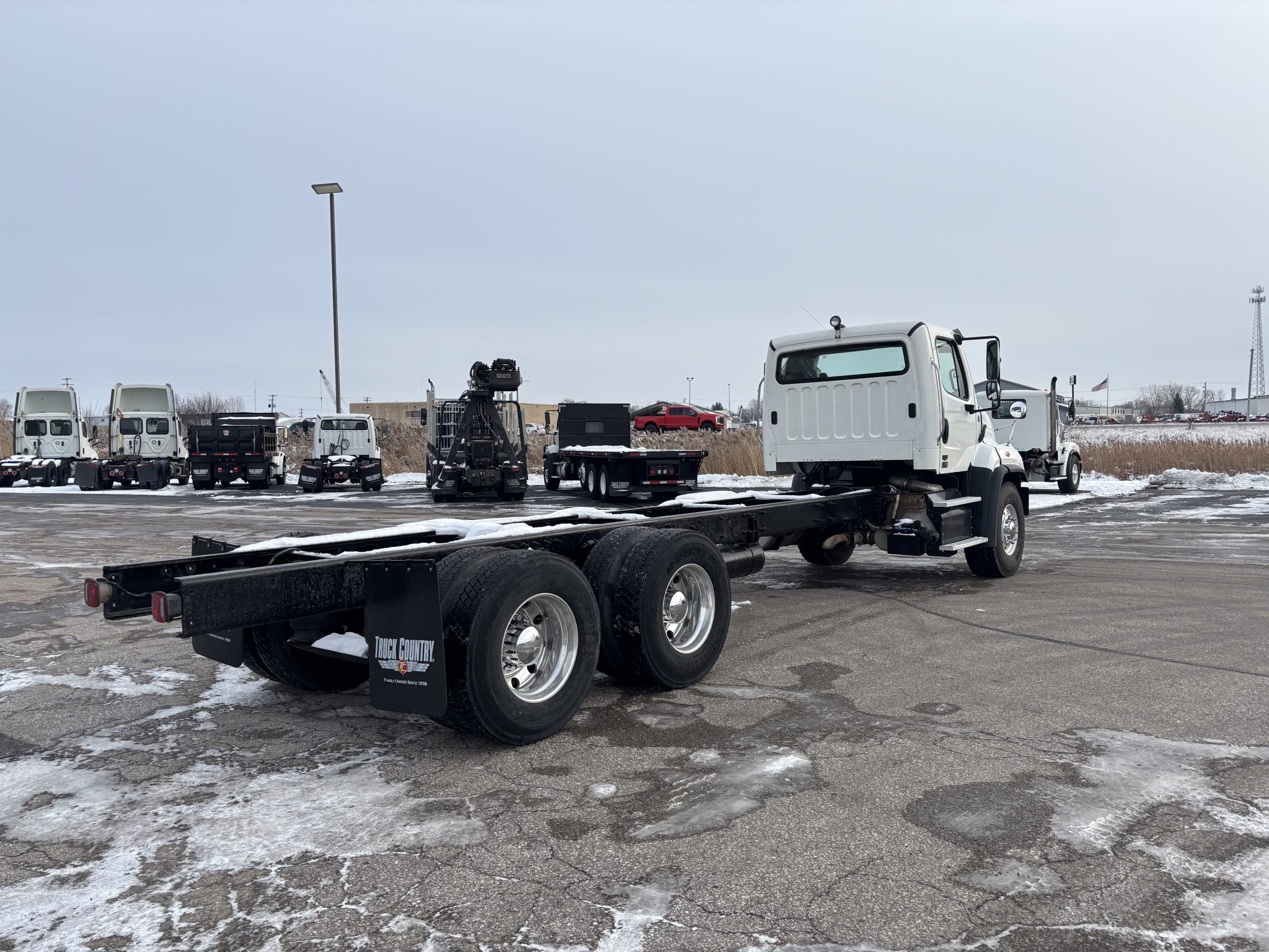 2017 Freightliner 114SD - image 6 of 6