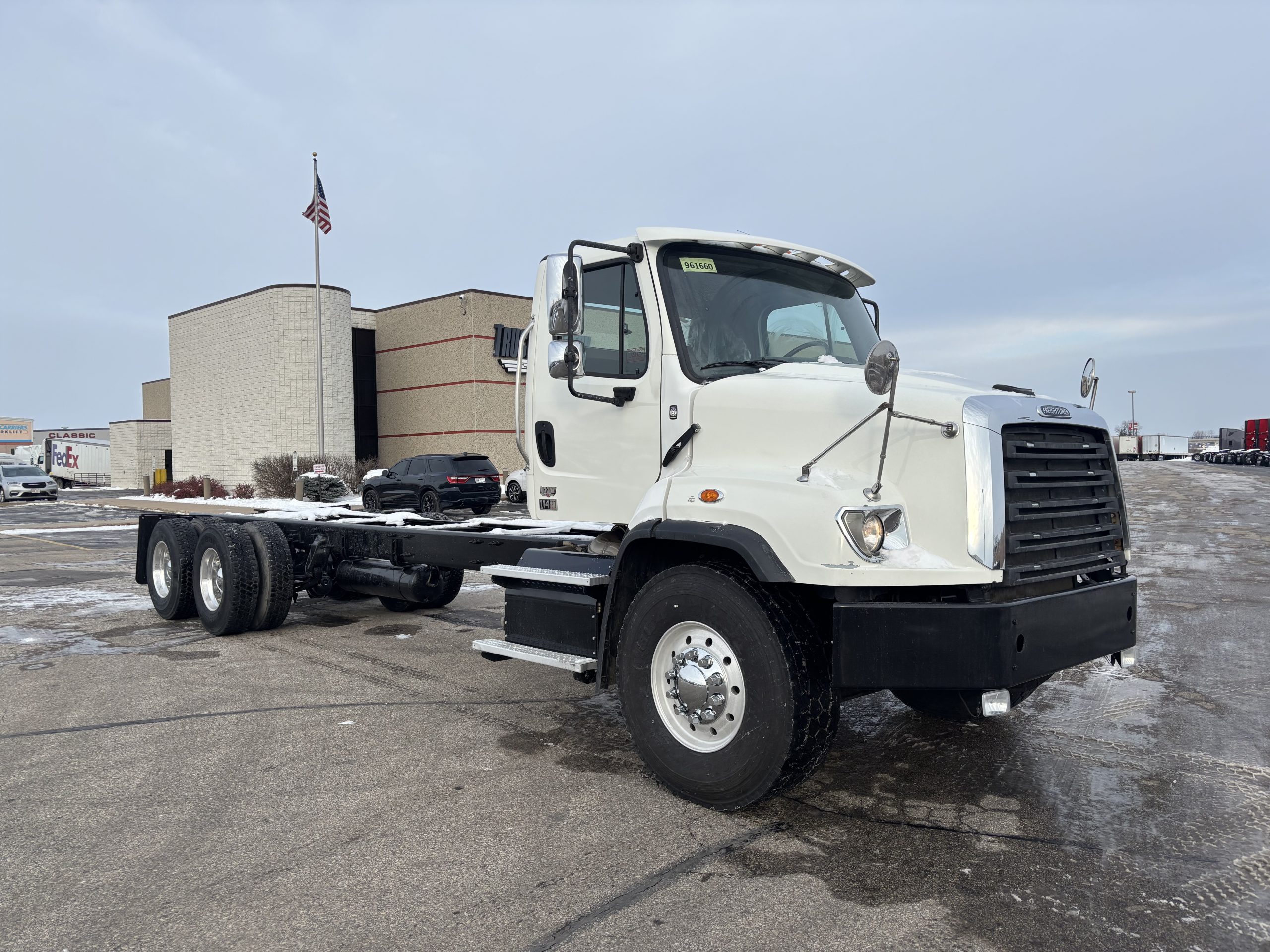 2017 Freightliner 114SD - image 3 of 6