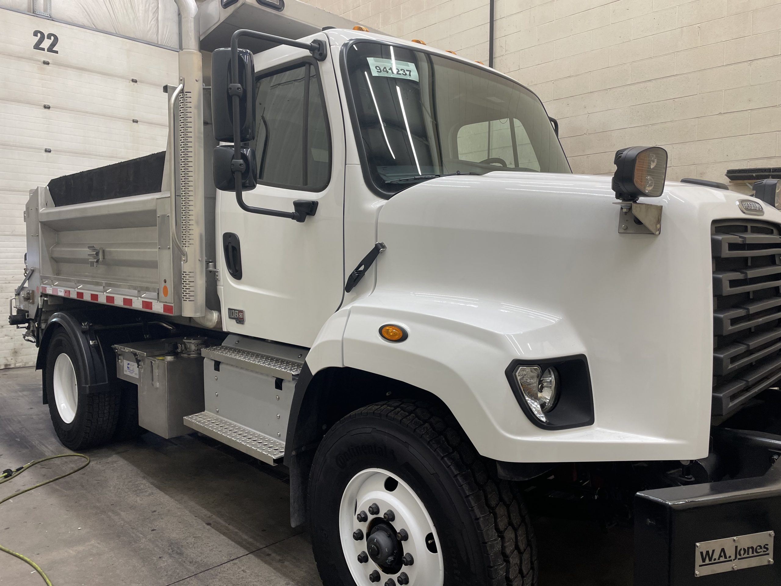 2026 Freightliner 108SD+ - image 1 of 6
