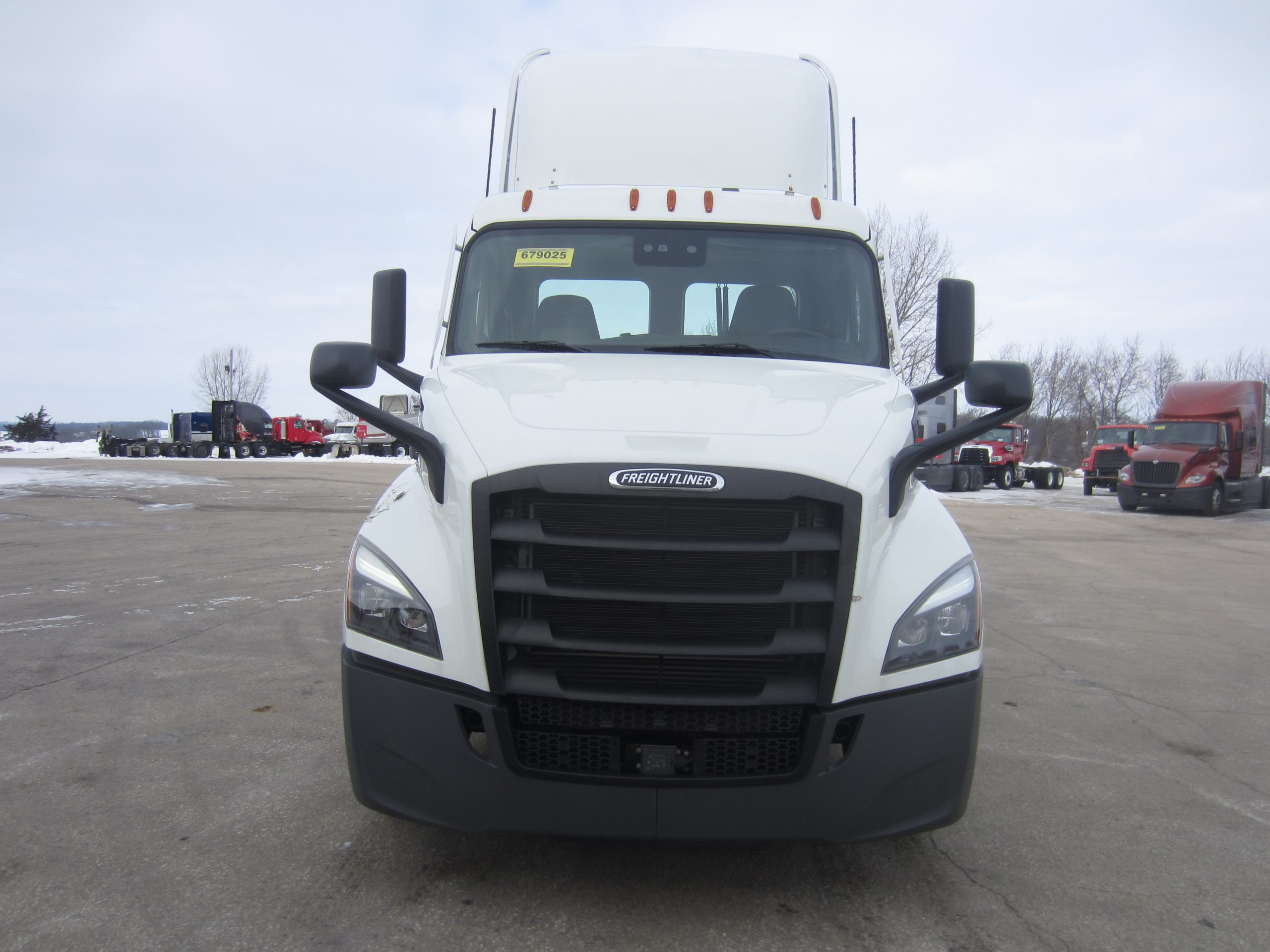 2021 Freightliner PE116 2021 Freightliner PE116 - image 2 of 6