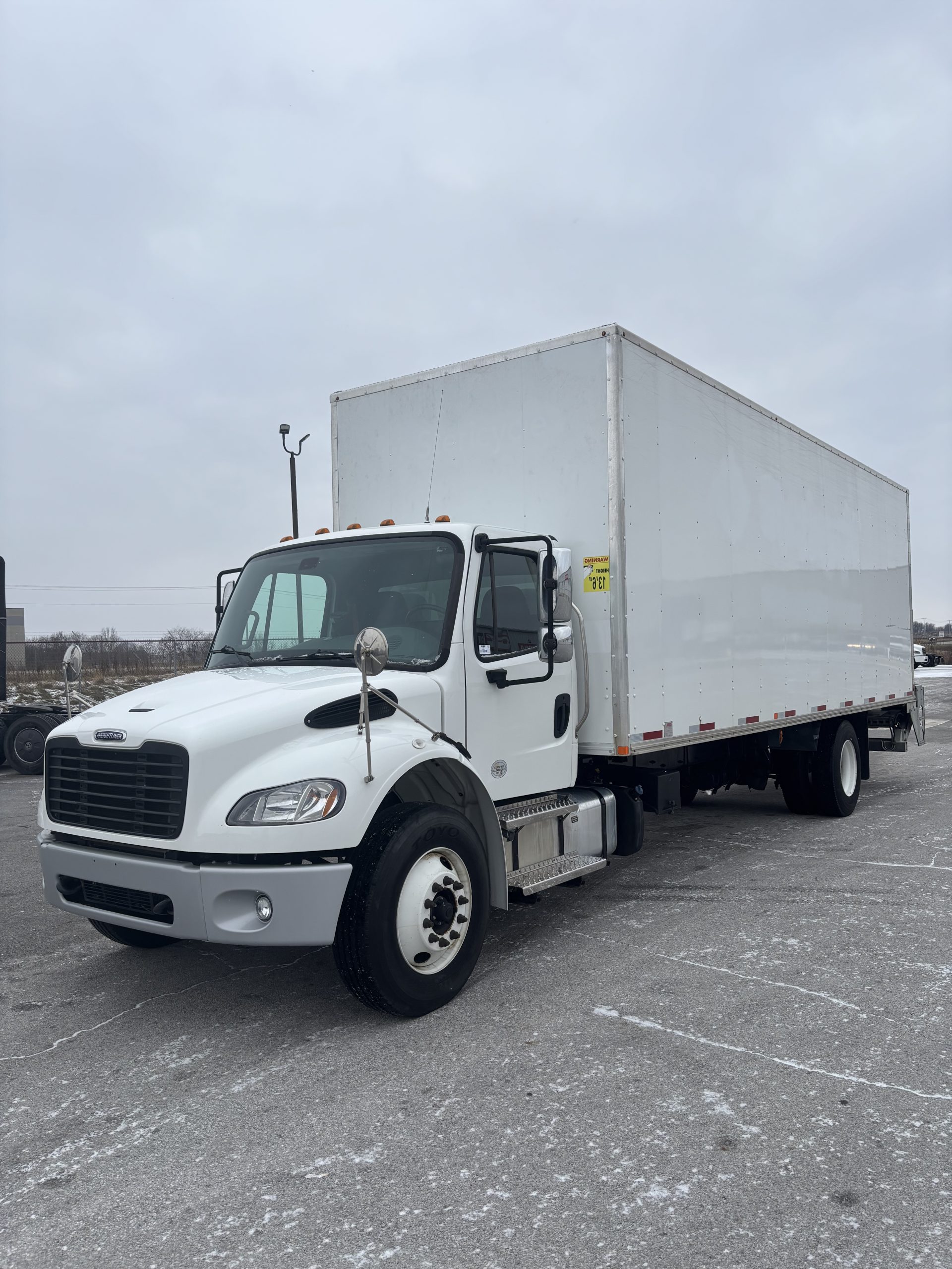 2021 Freightliner M2 106 - image 2 of 6