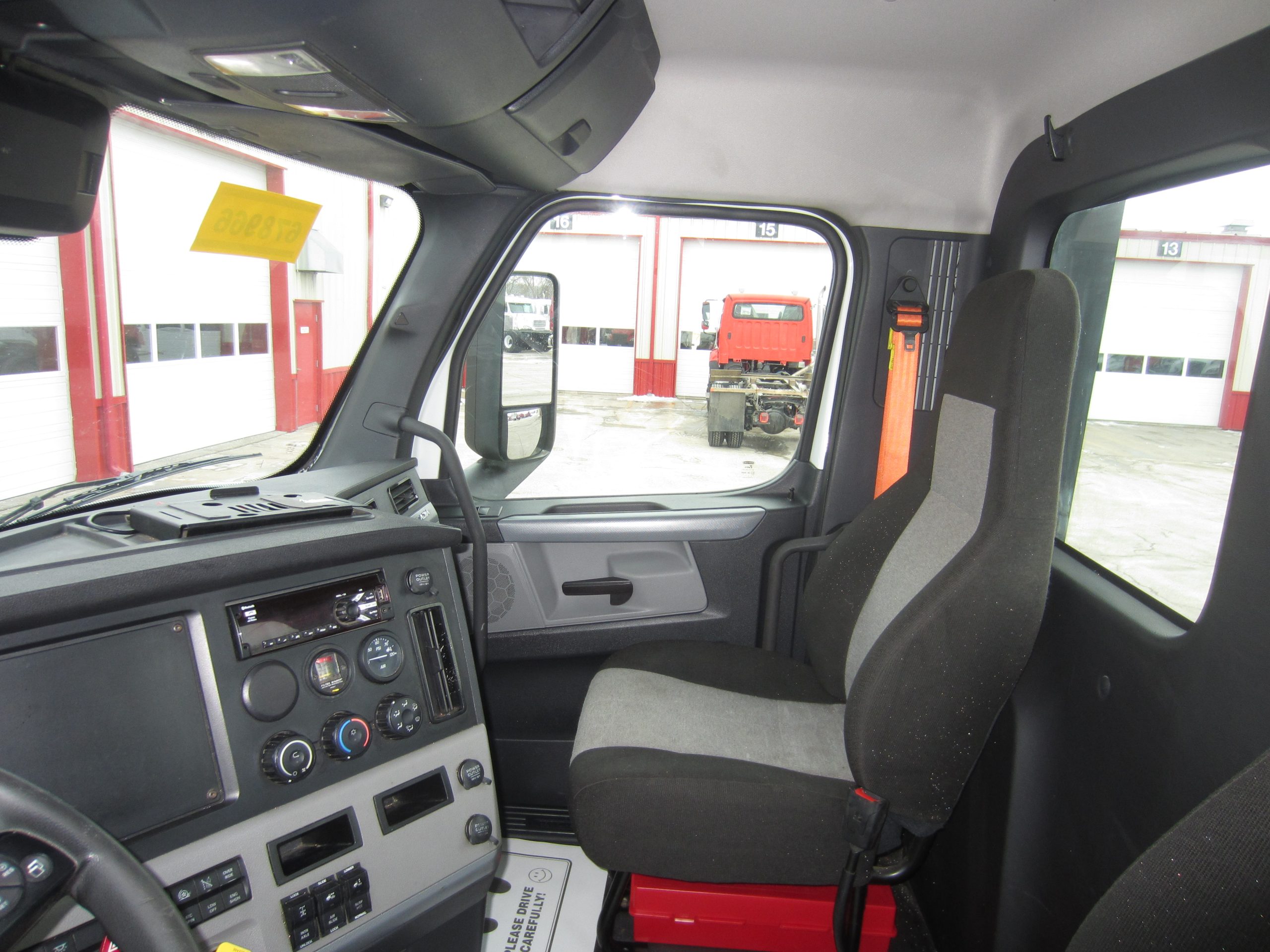 2021 Freightliner PE116 2021 Freightliner PE116 - image 6 of 6