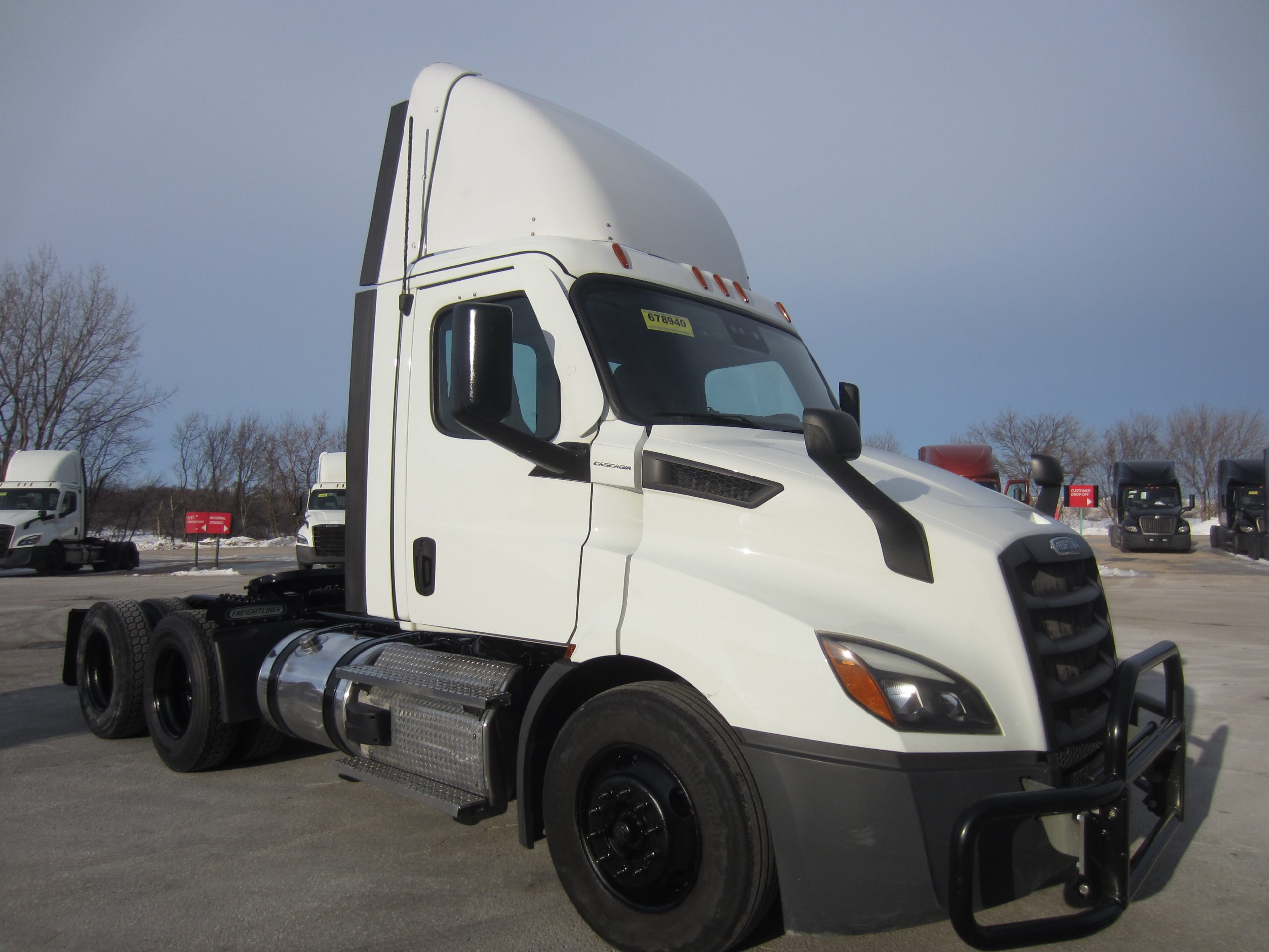 2021 Freightliner PE116DC 2021 Freightliner PE116DC - image 3 of 6