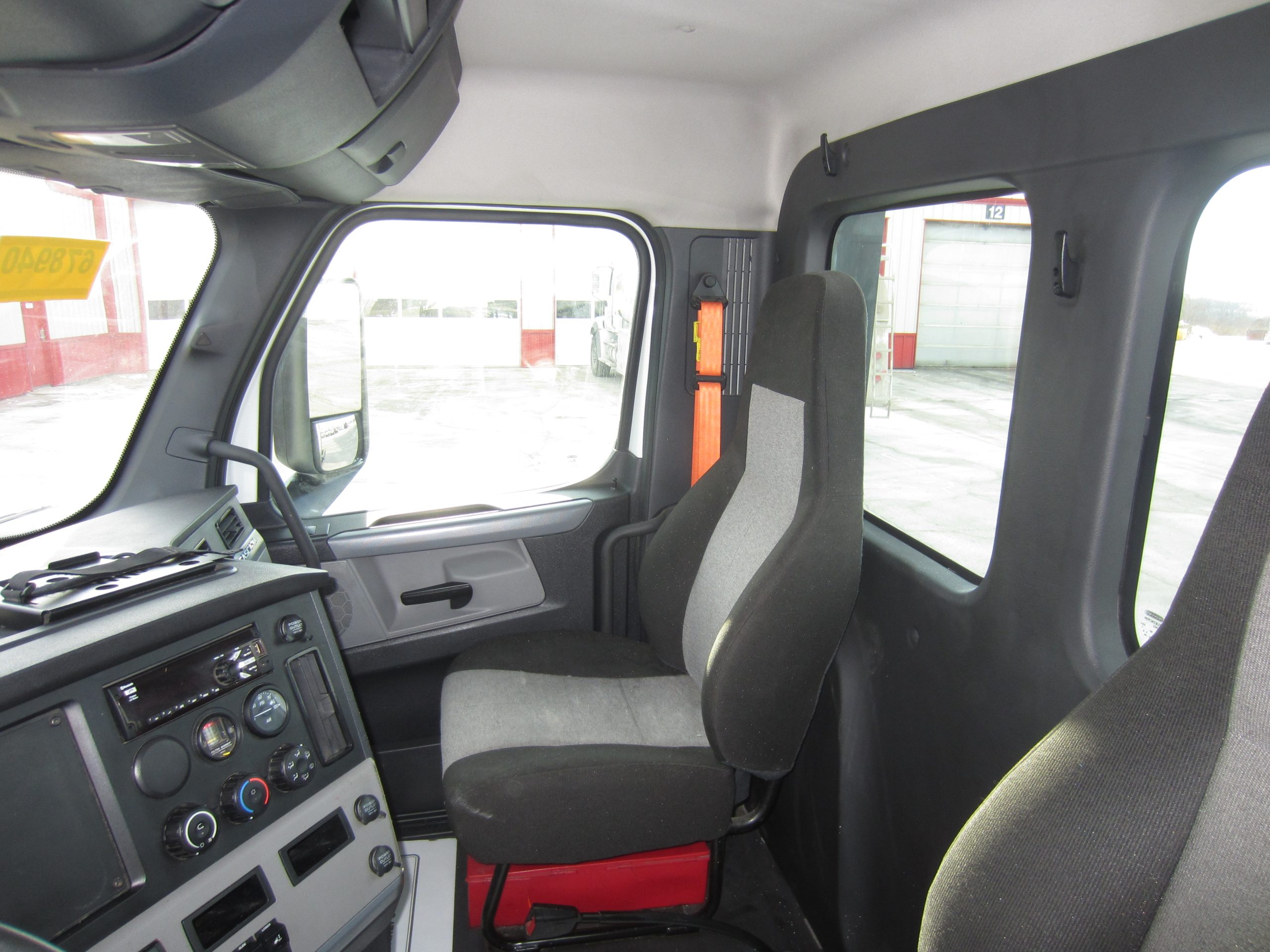 2021 Freightliner PE116DC 2021 Freightliner PE116DC - image 6 of 6