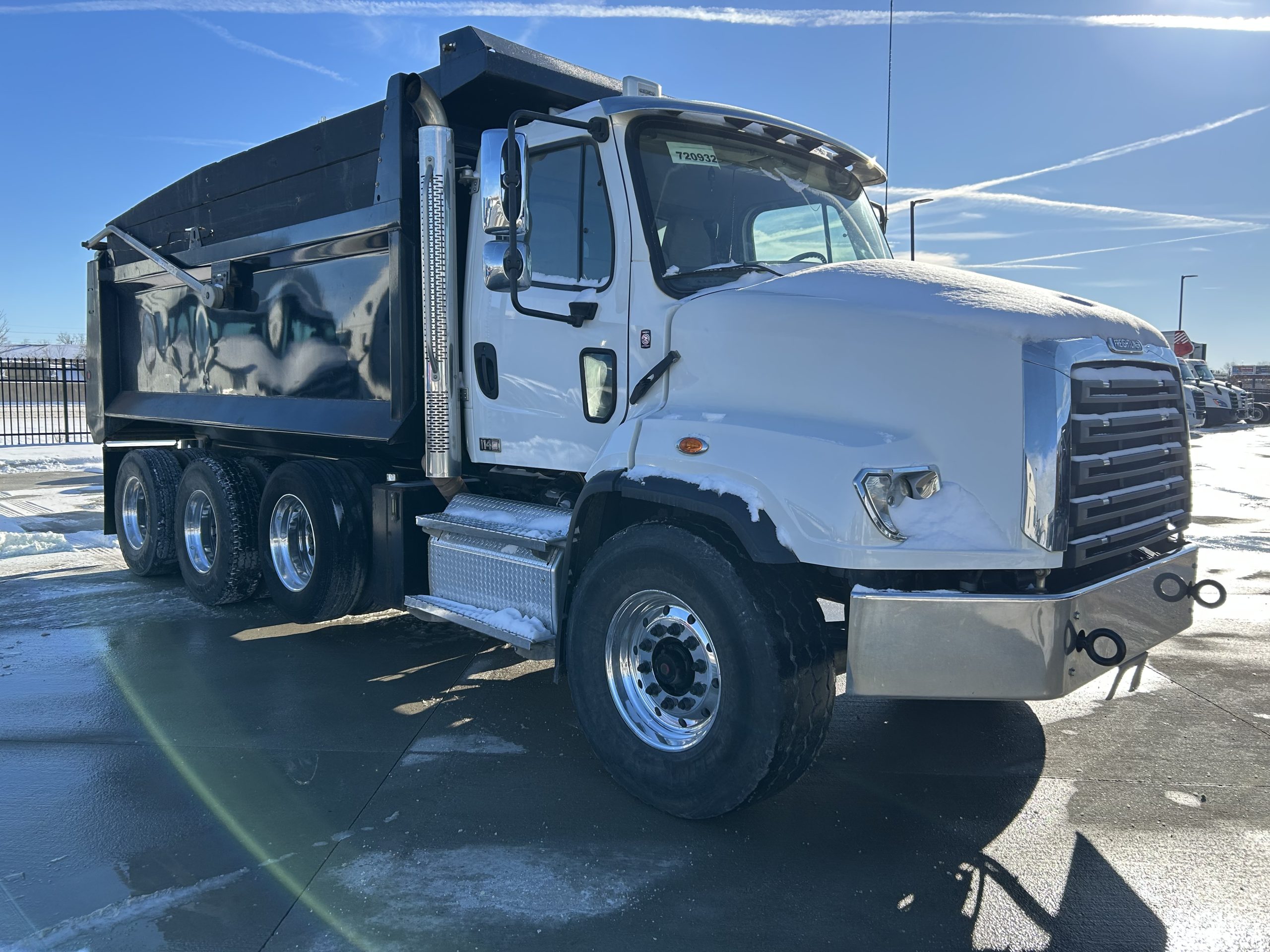 2022 Freightliner 114SD - image 3