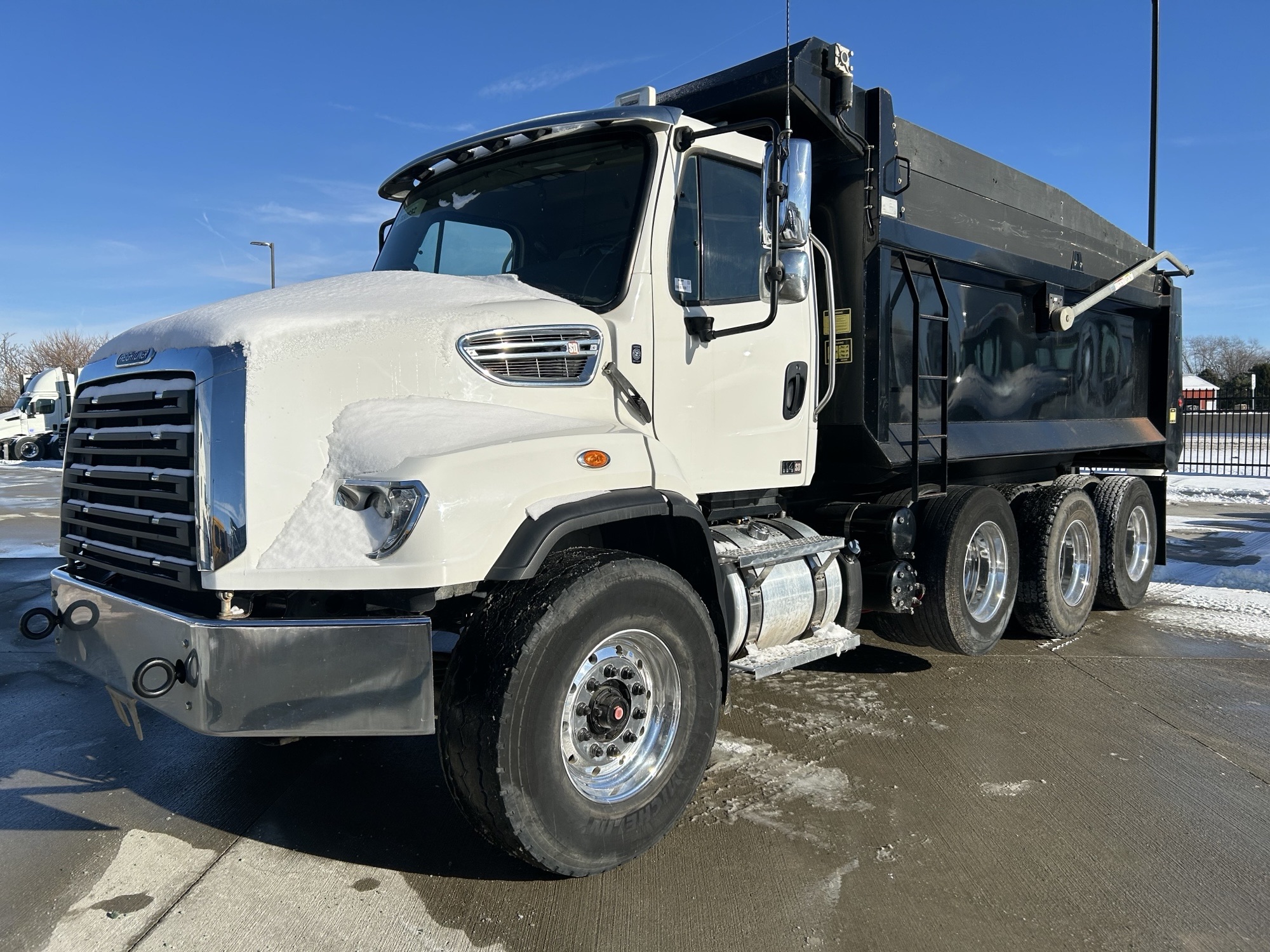 2022 Freightliner 114SD - image 1