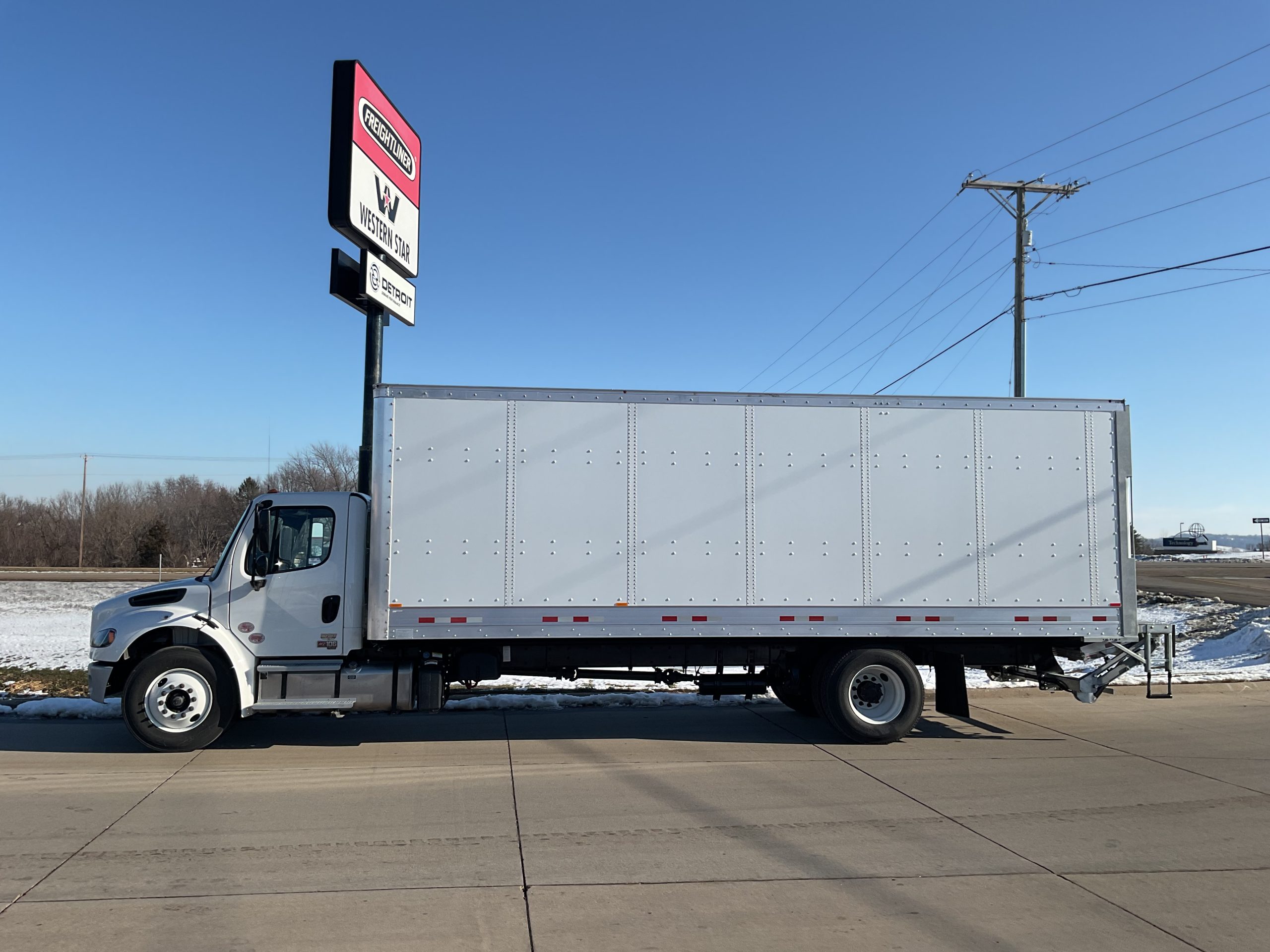 2026 Freightliner M2 106 - image 3