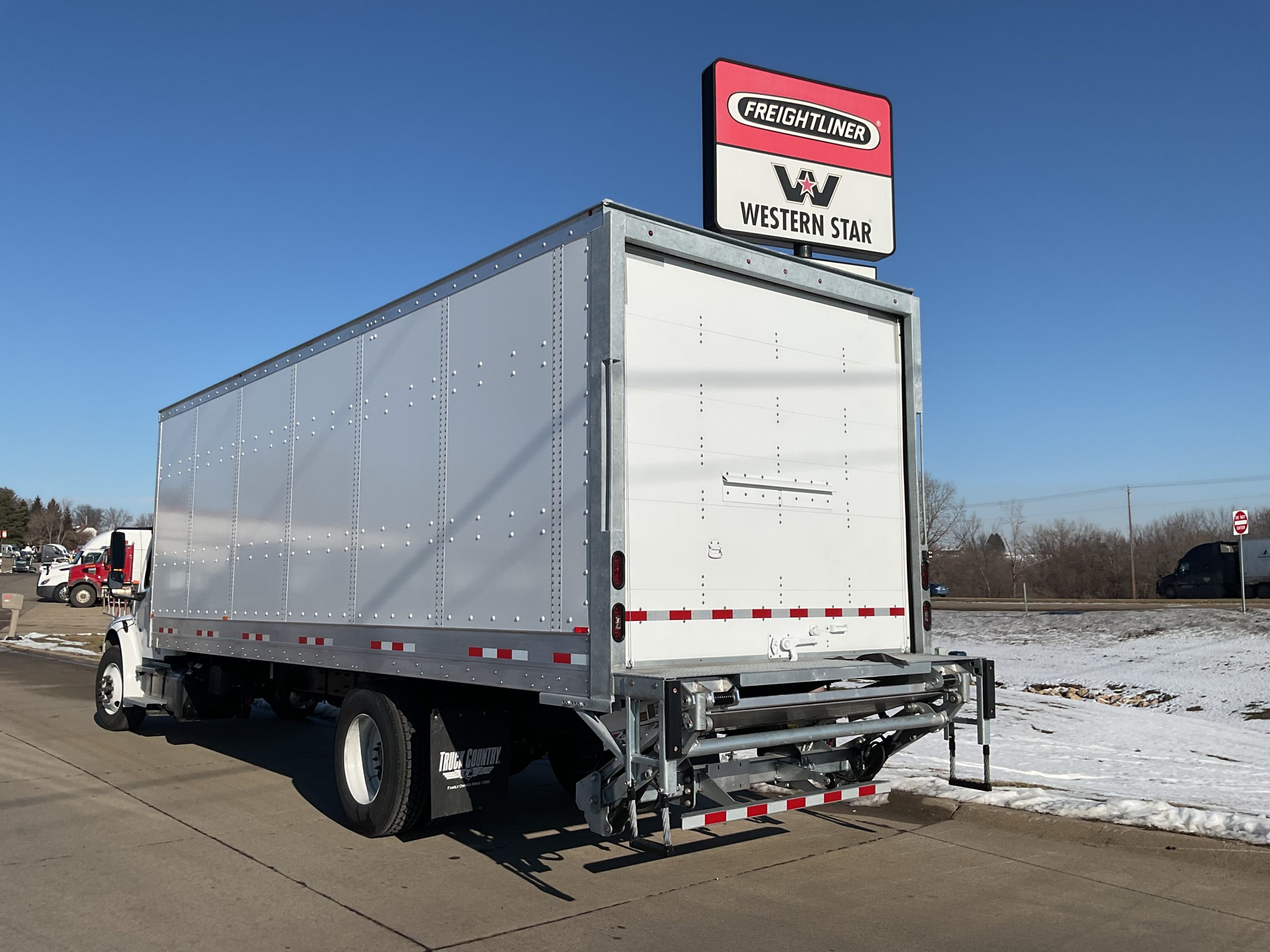 2026 Freightliner M2 106 - image 4