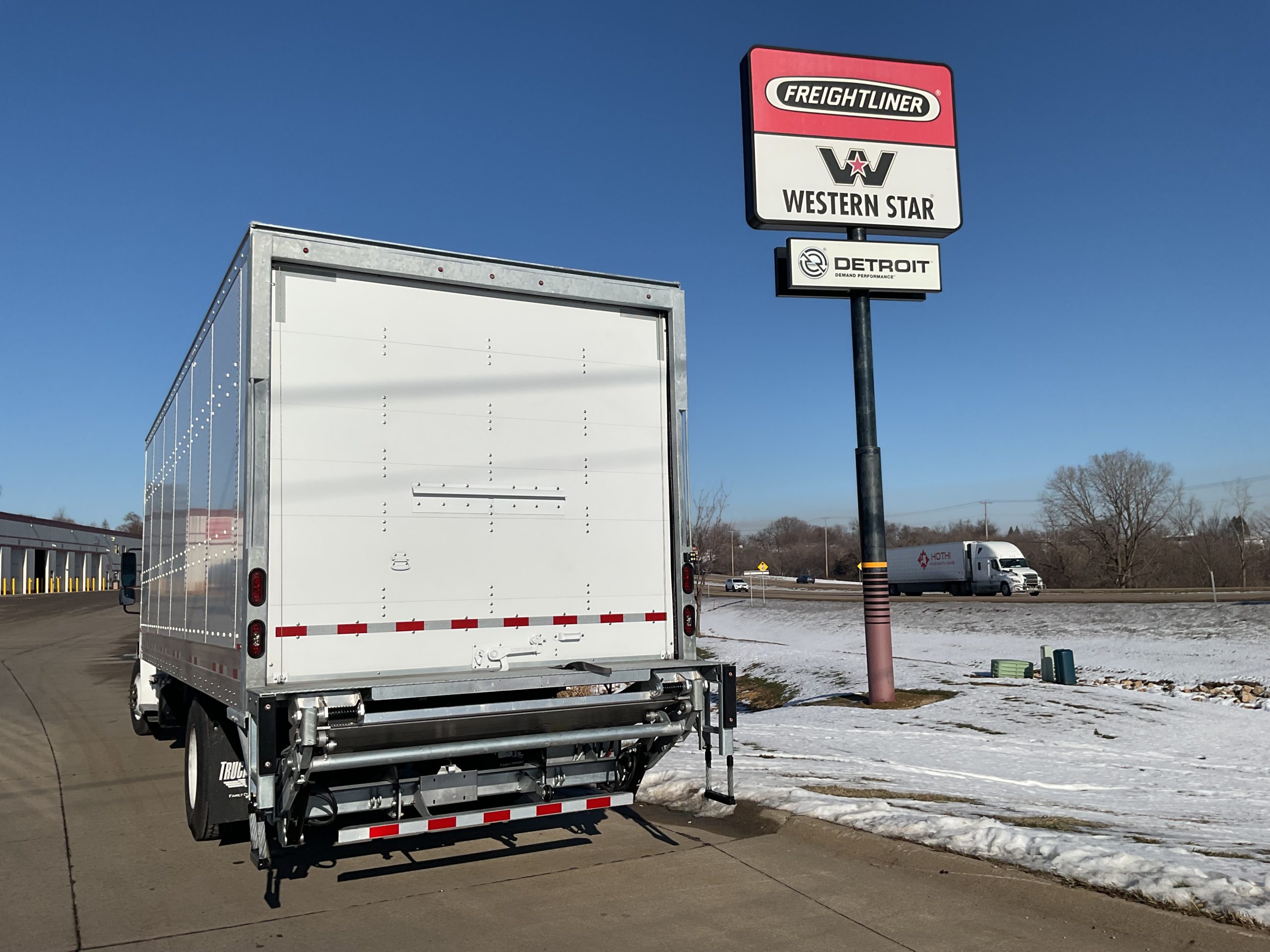 2026 Freightliner M2 106 - image 2