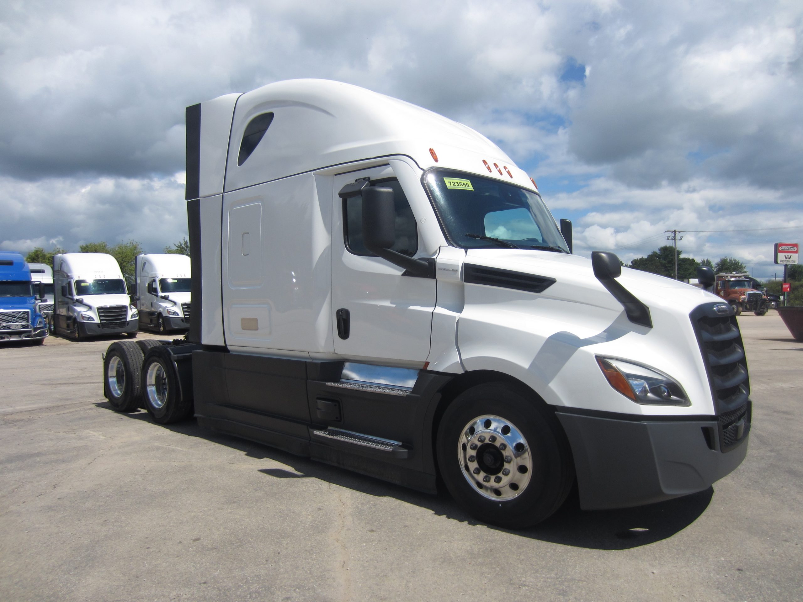 2022 Freightliner PT126 - image 3 of 6