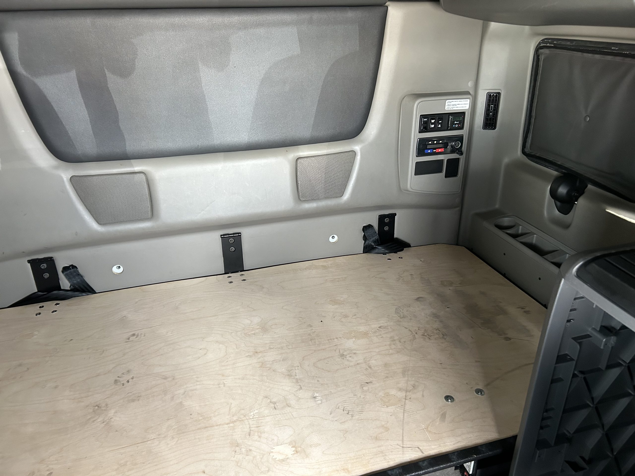 2022 International LT - image 6