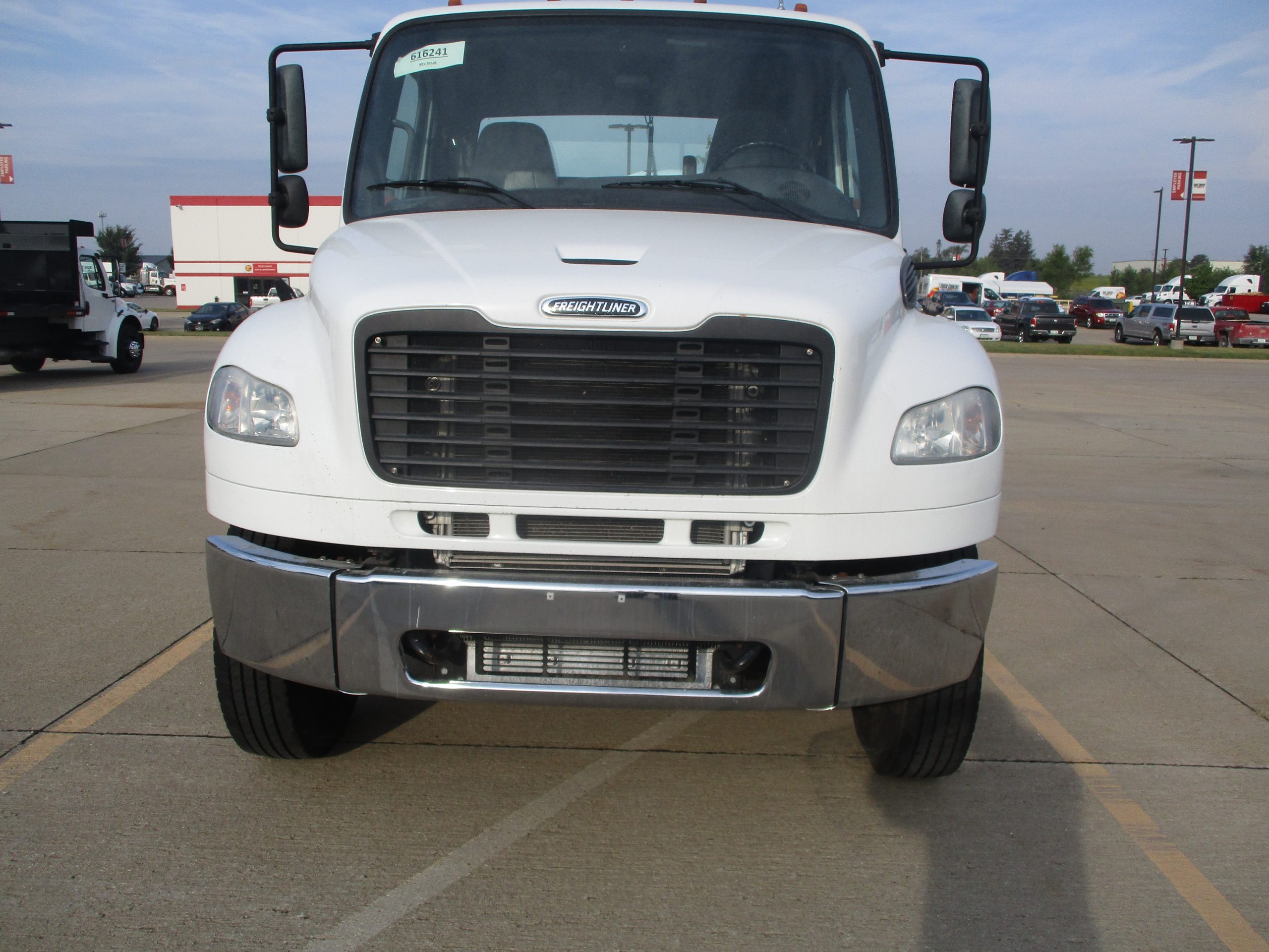 2020 Freightliner M2 106 - image 2 of 6