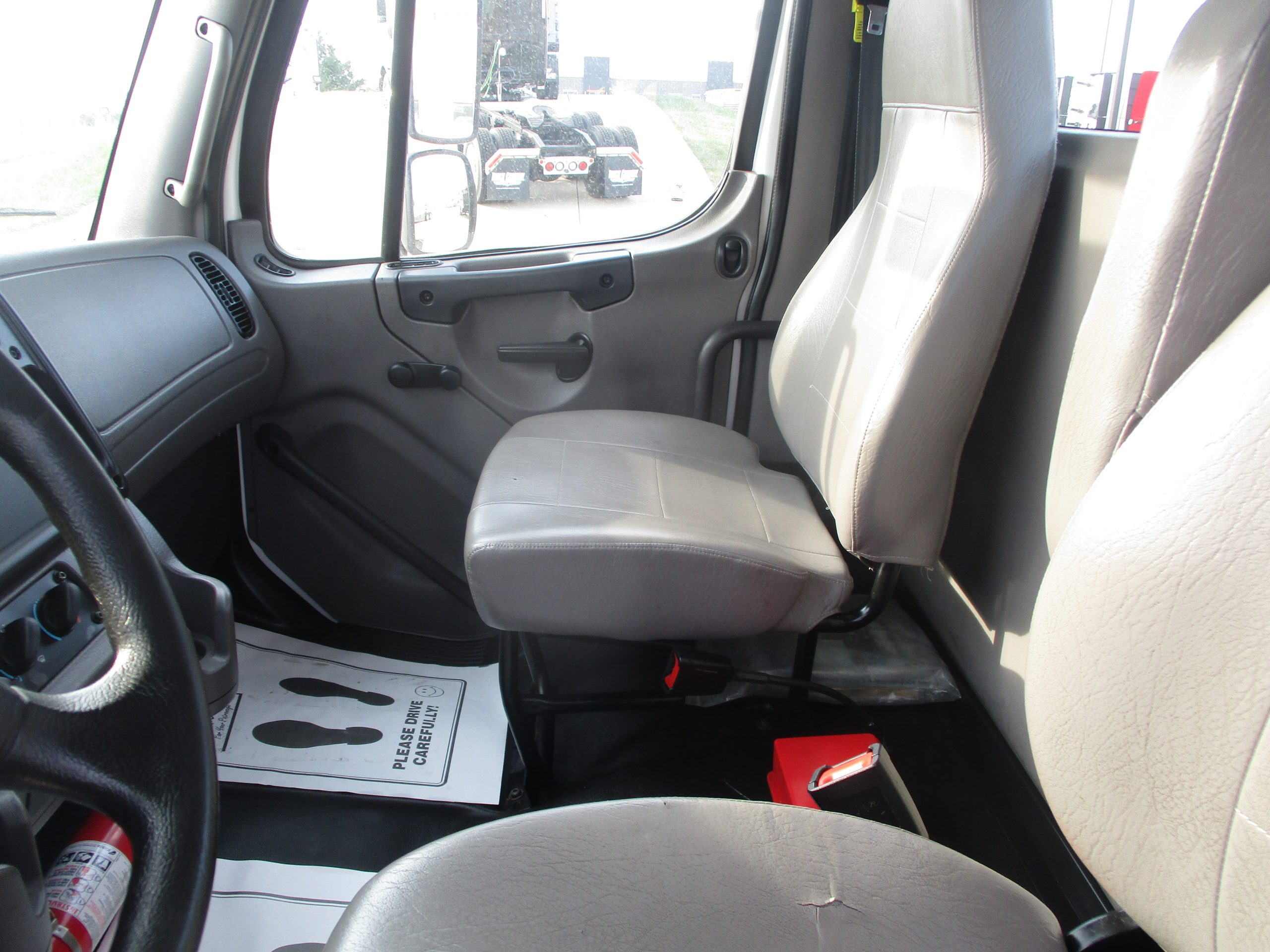 2020 Freightliner M2 106 - image 5 of 6