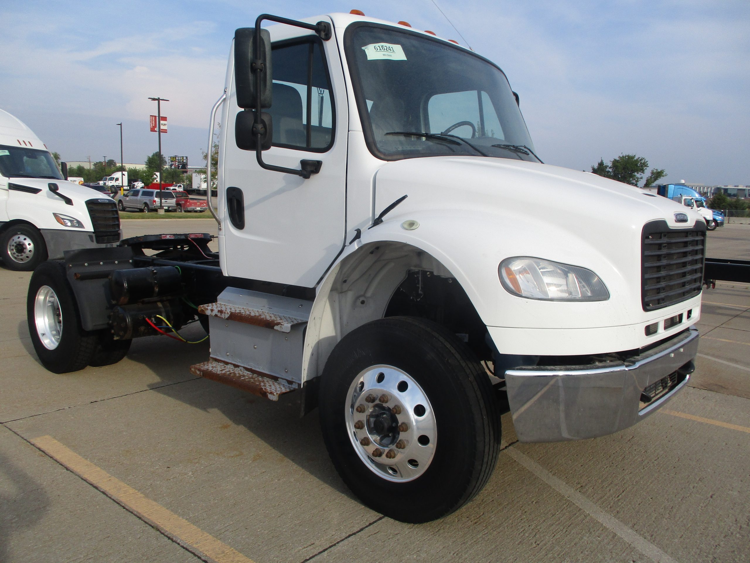 2020 Freightliner M2 106 - image 3 of 6