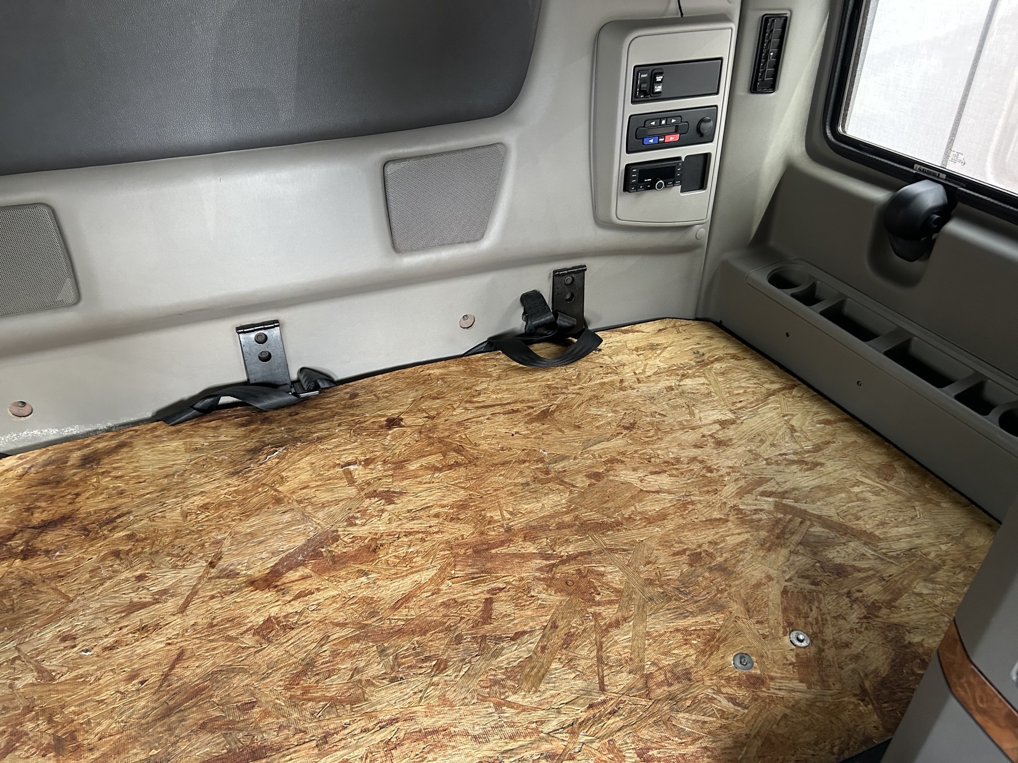 2022 International LT - image 6