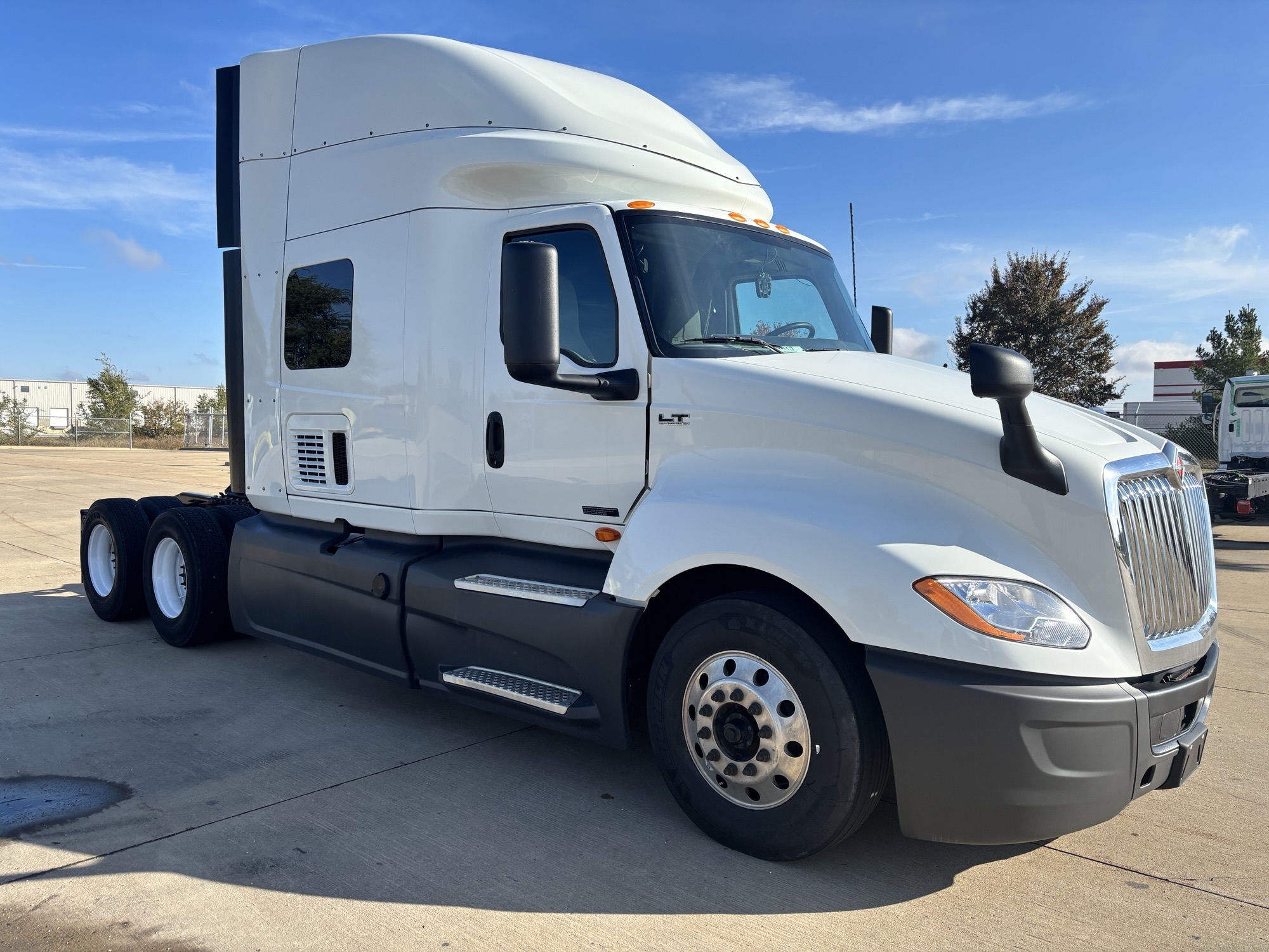 2022 International LT625 - image 3 of 6