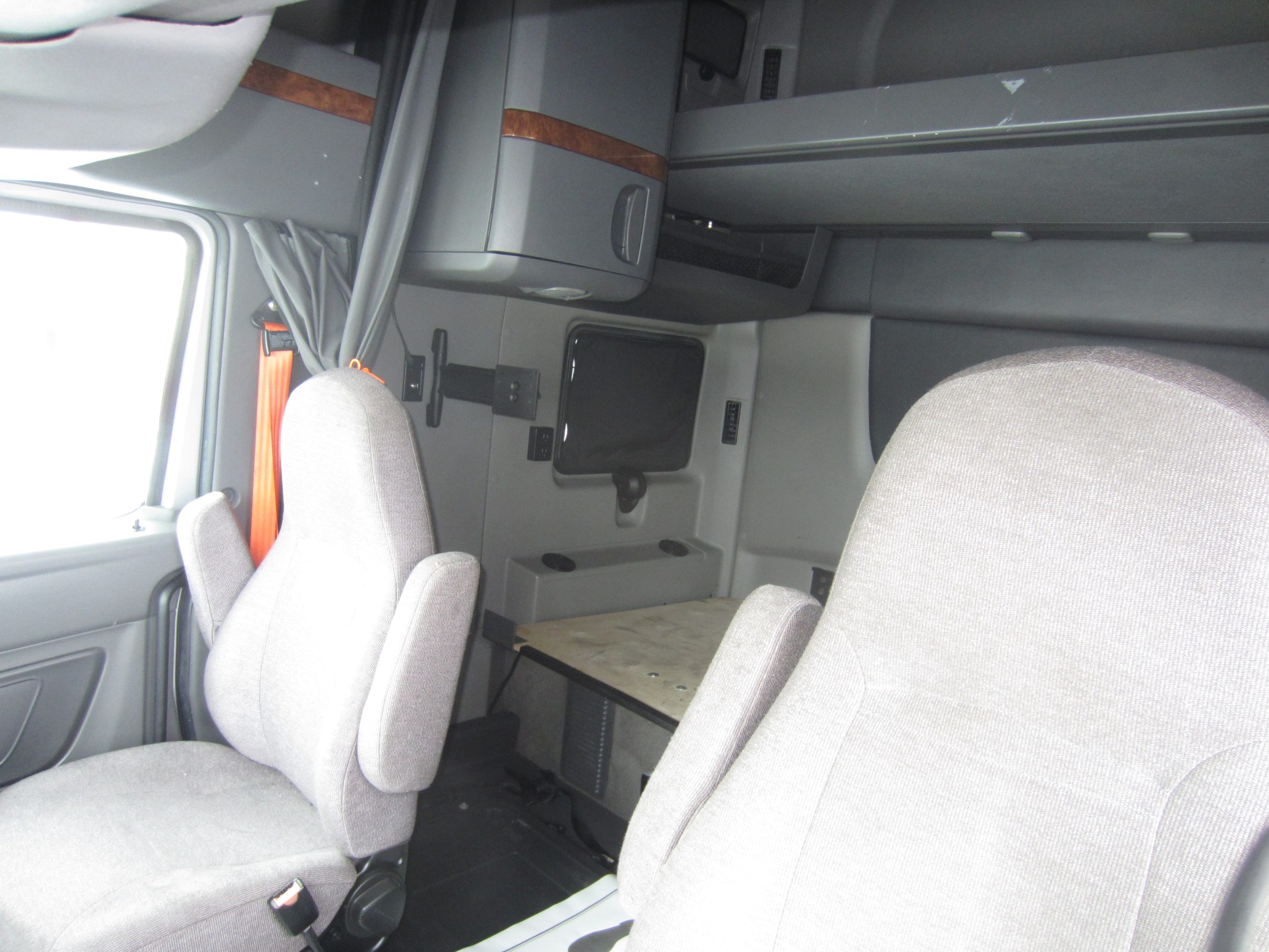 2022 International LT625 - image 6 of 6