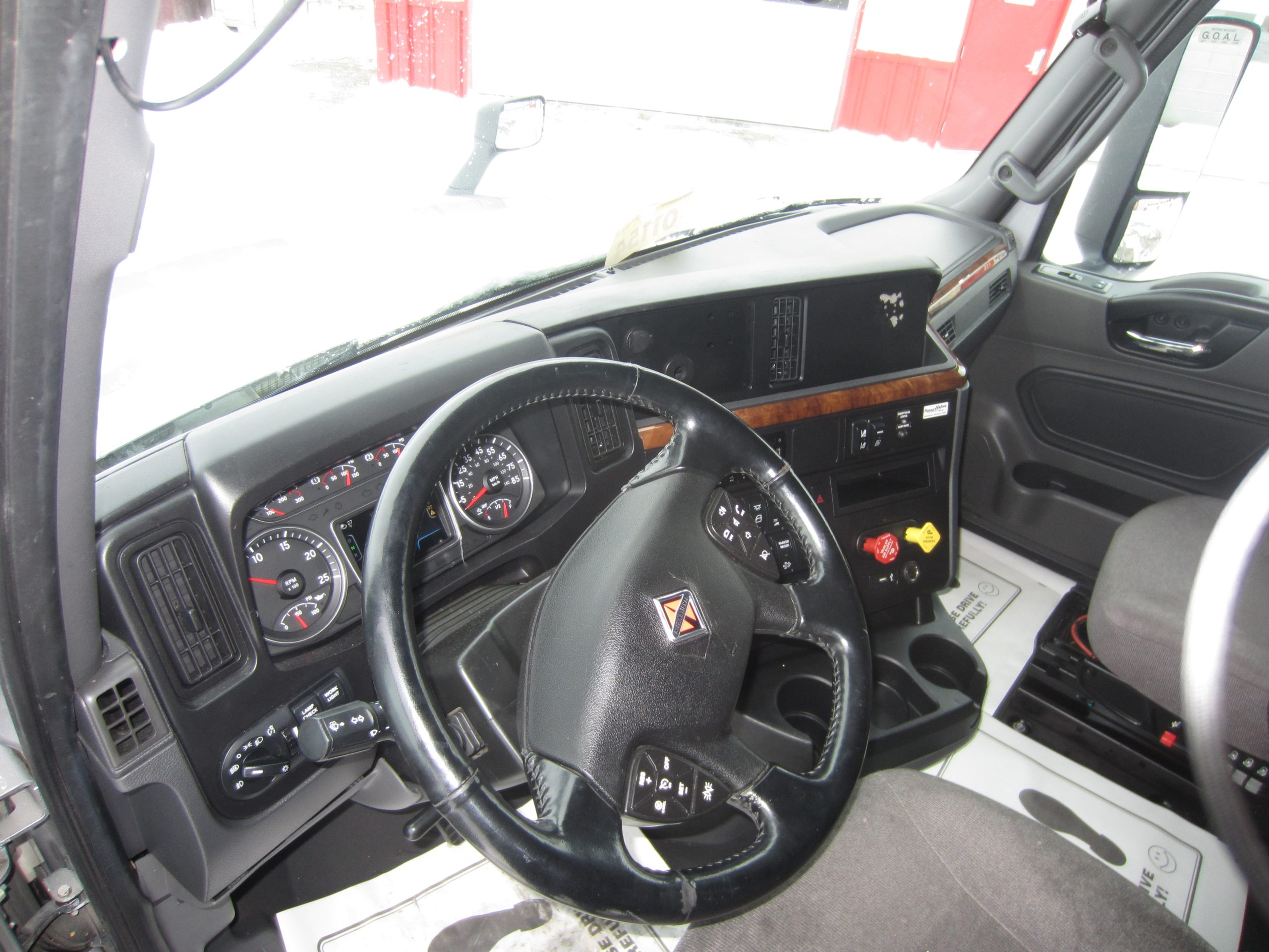 2022 International LT625 - image 5 of 6