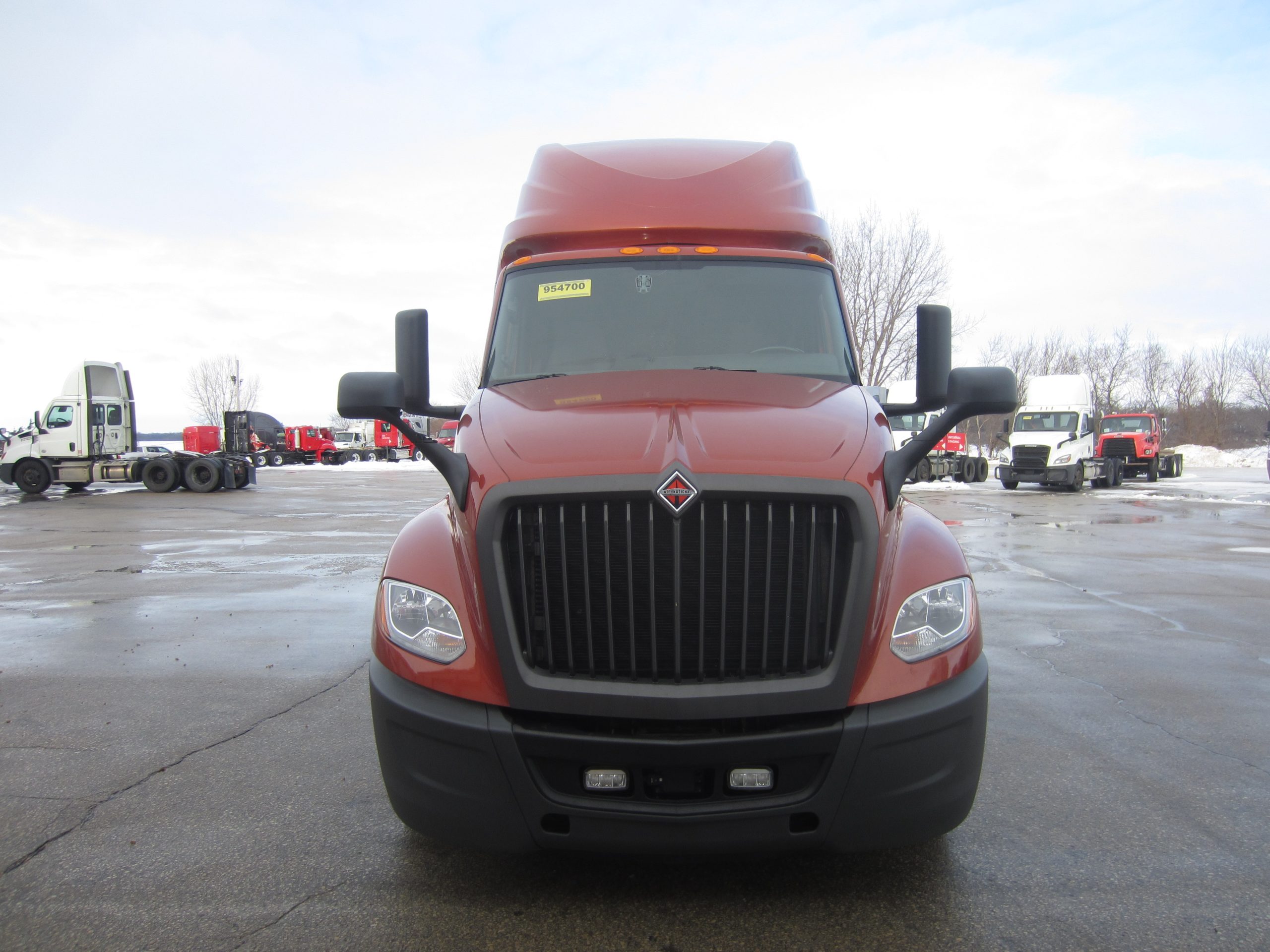 2022 International LT625 - image 2 of 6