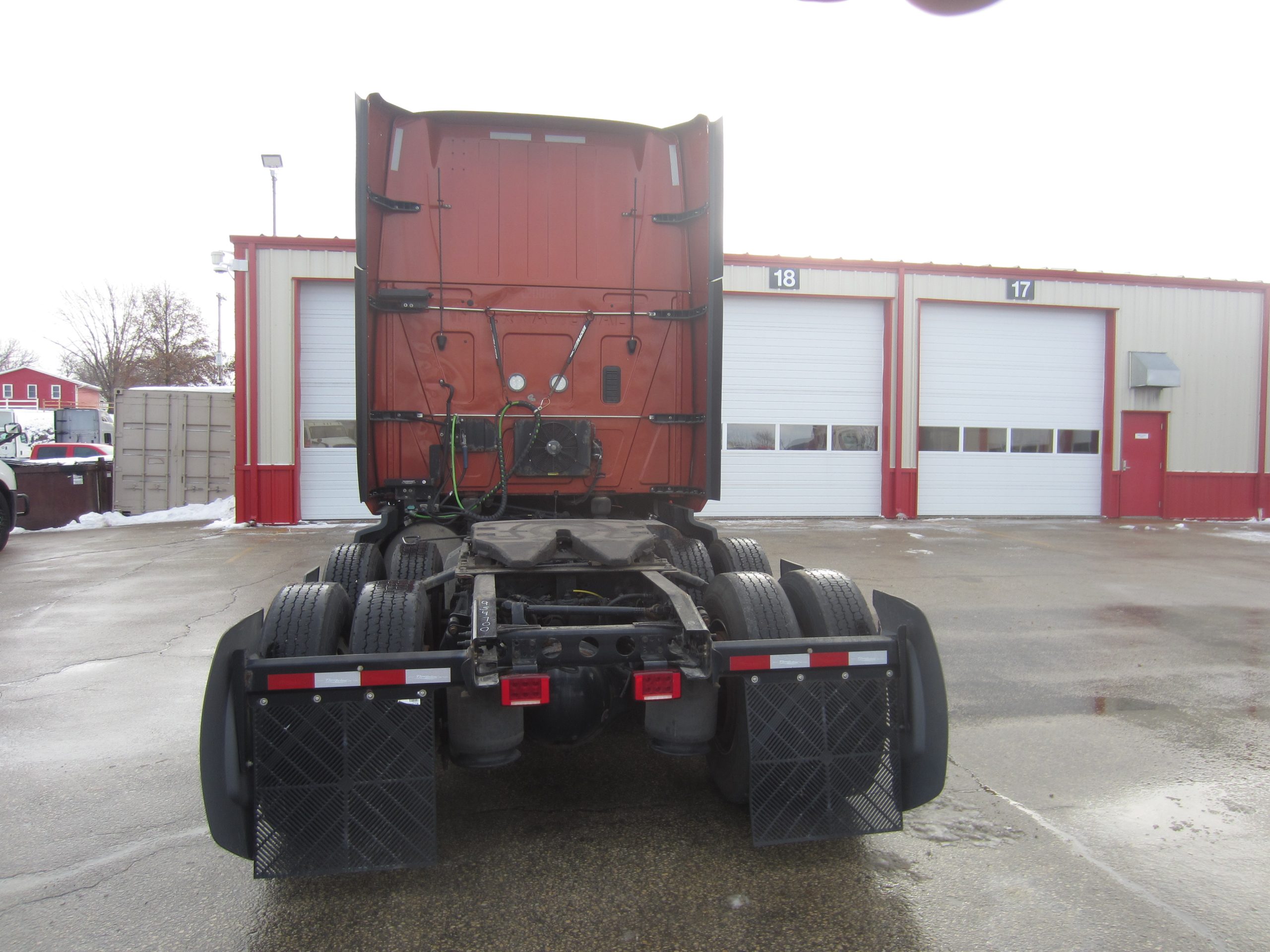 2022 International LT625 - image 4 of 6