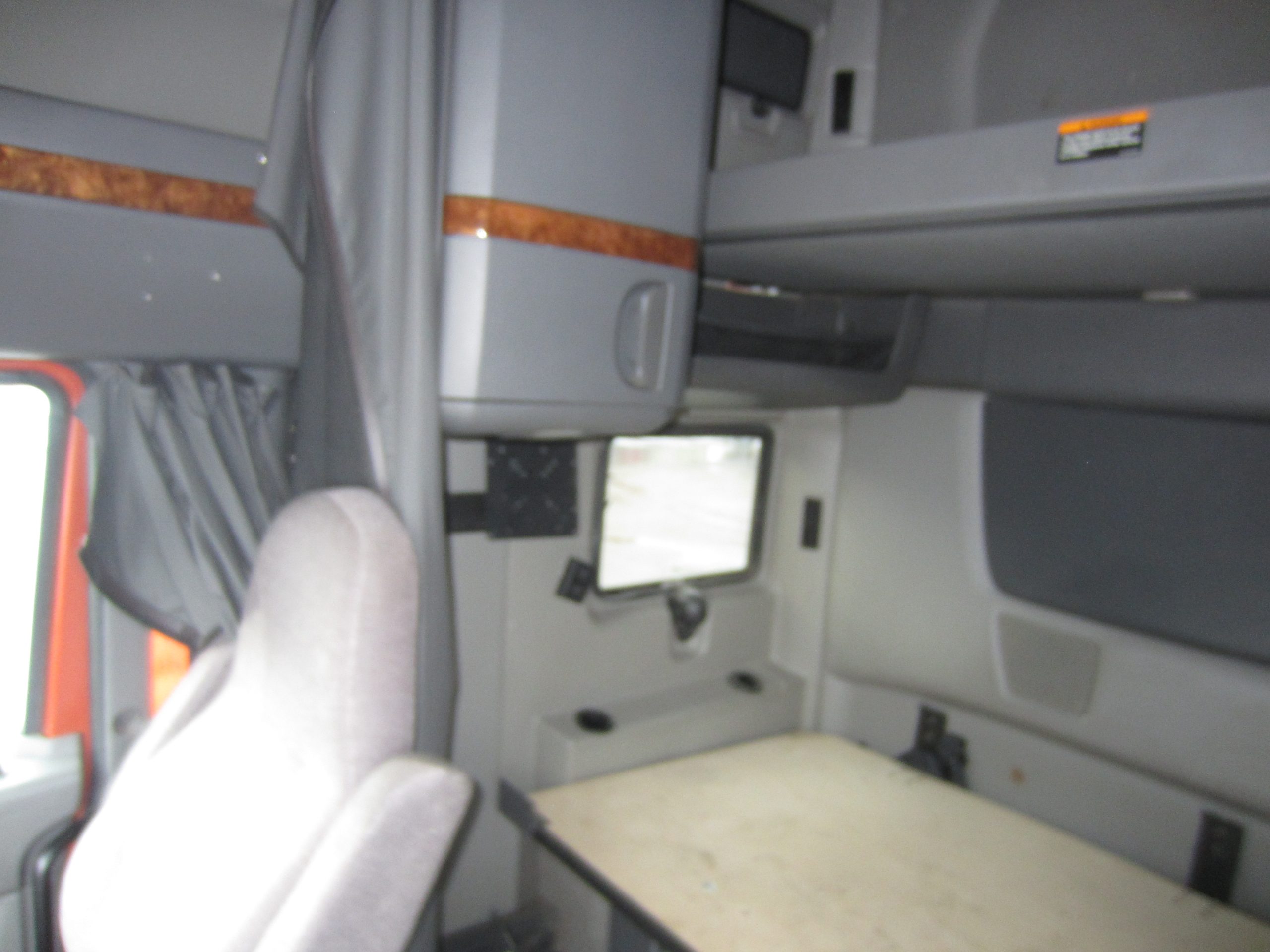 2022 International LT625 - image 6 of 6